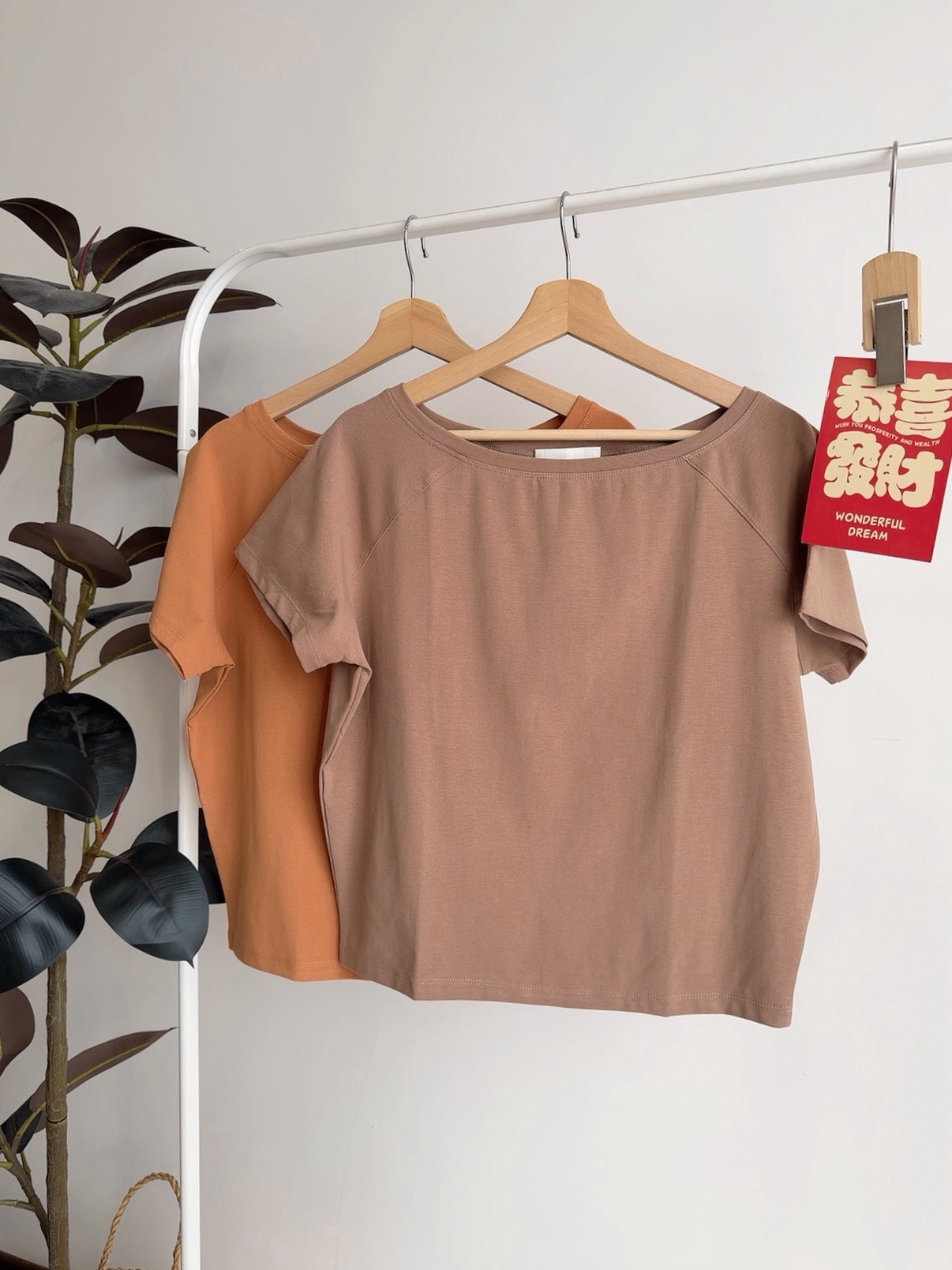 T72763 BRISHA WIDE NECK TEE