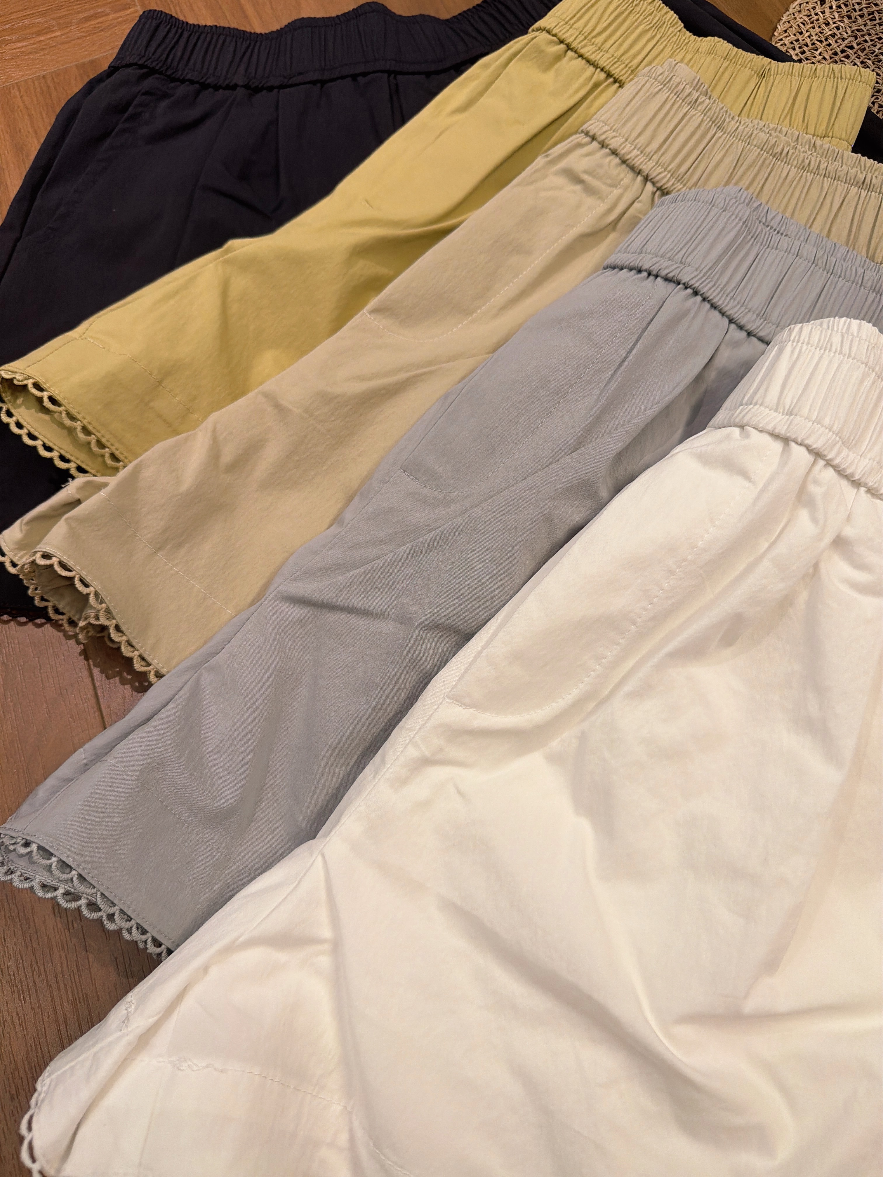 HXB26021 ZIRELLE SCALLOP HEM SHORTS