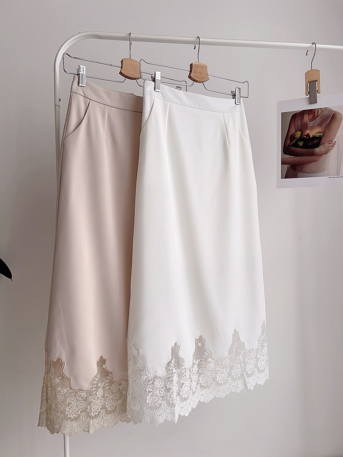 B72124 ELODIE FRENCH LACE TRIM MIDI SKIRT