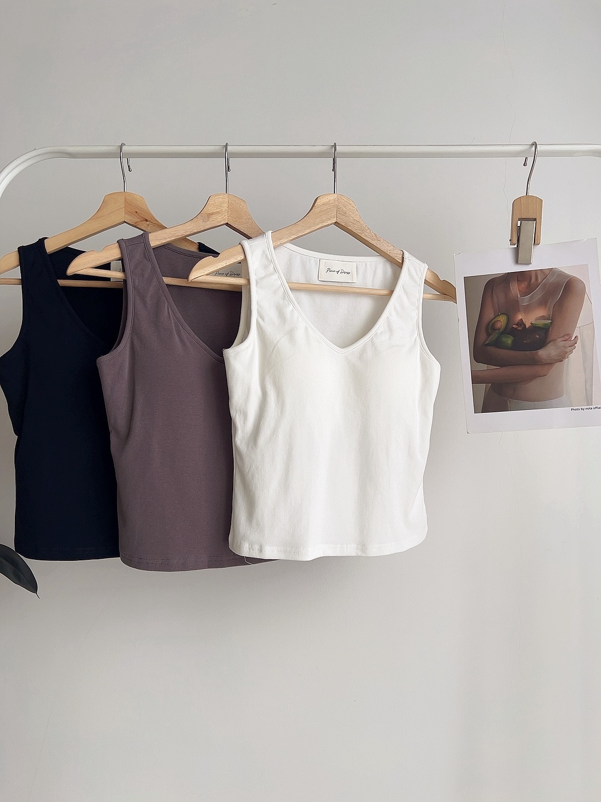T72204 RHEA PADDED V NECK TANK