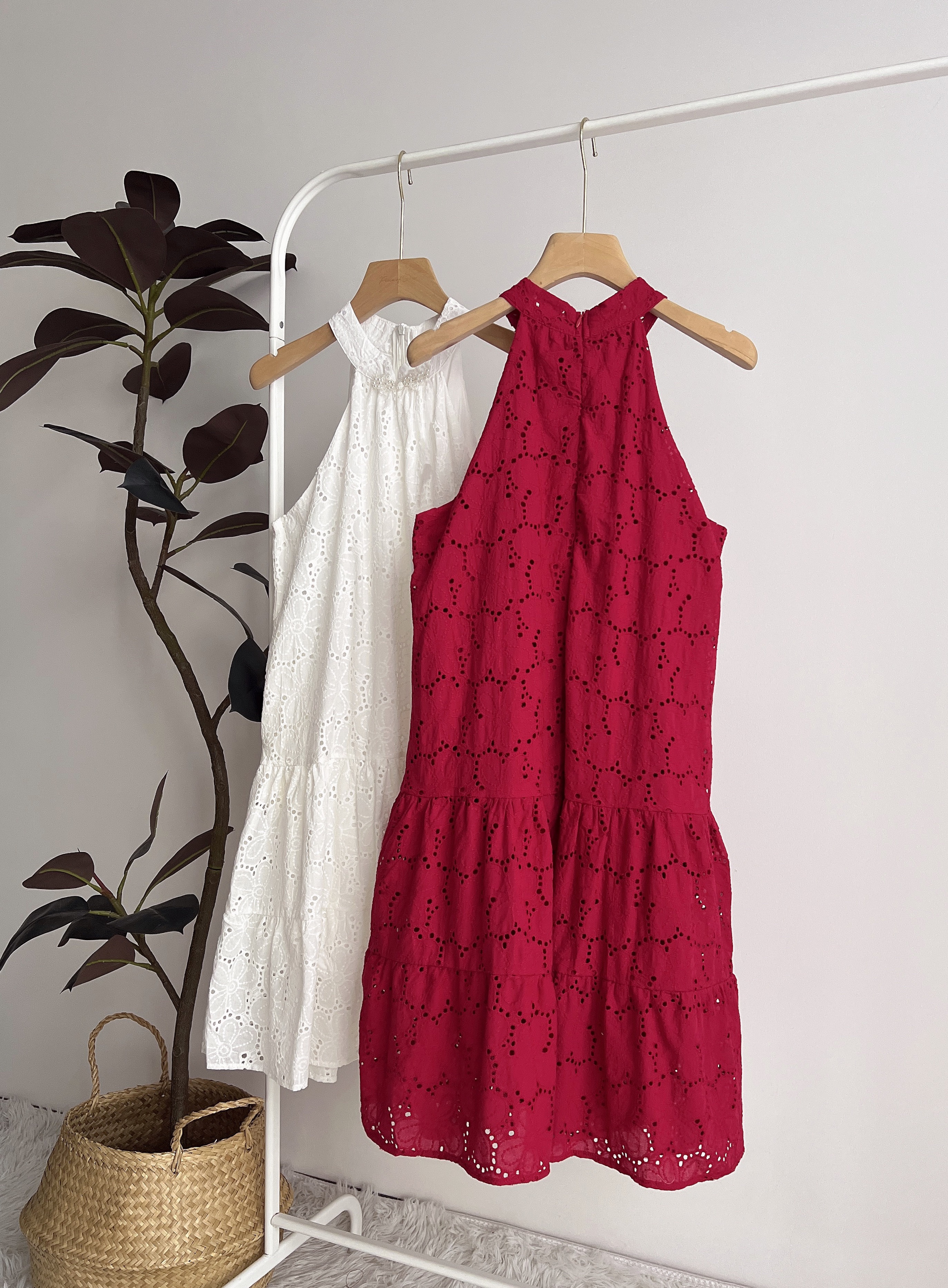 D70846 LOLLA CRYSTAL KNOT CUT IN DRESS