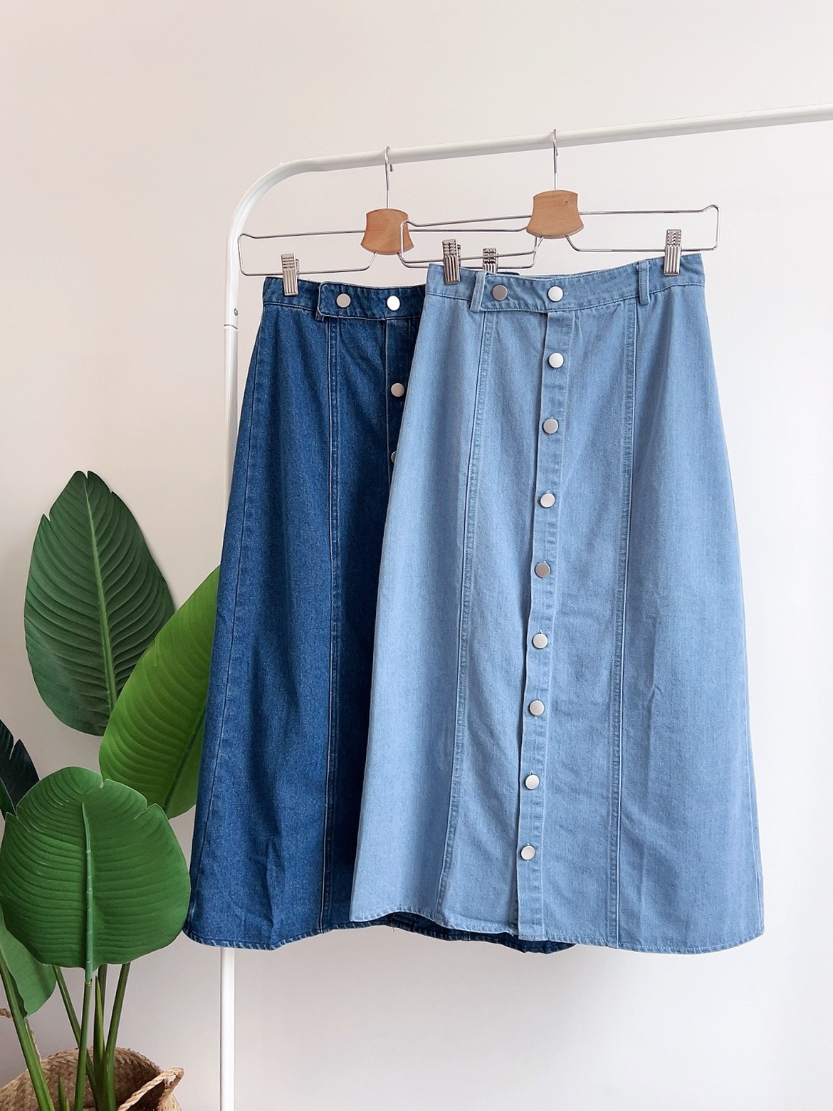 B70582 ALYA BUTTONS DENIM MIDI SKIRT