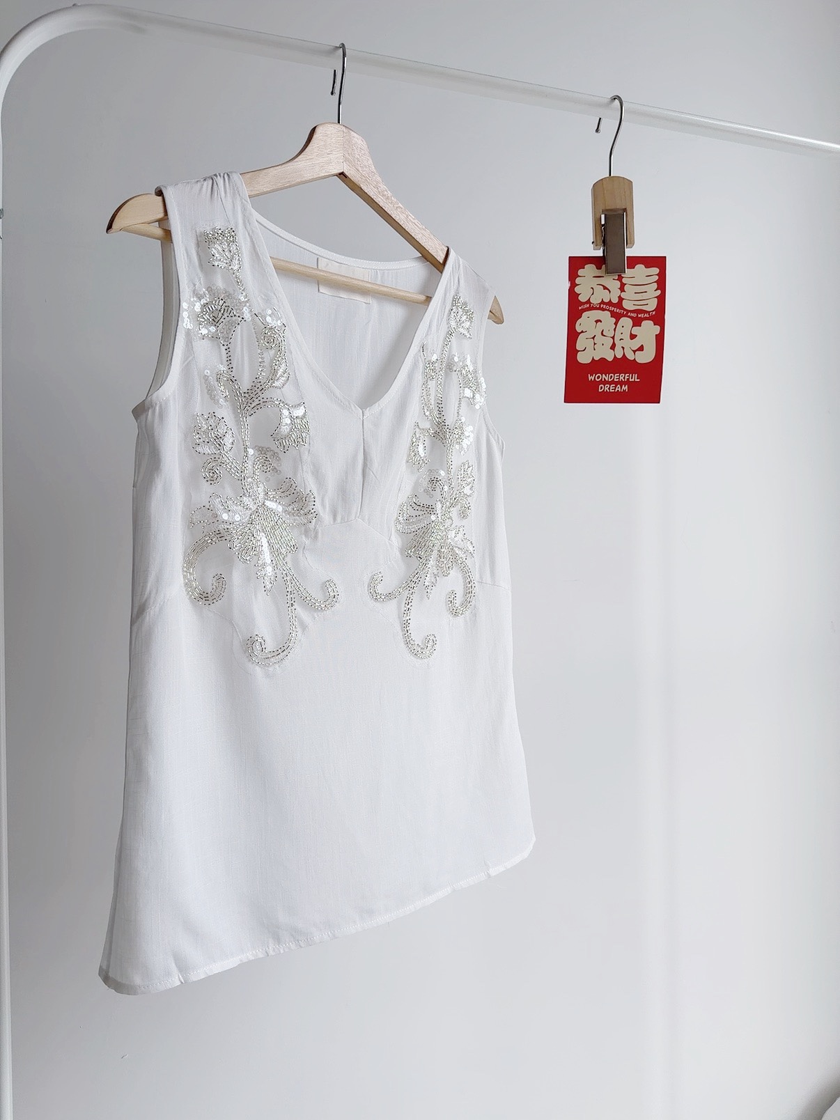 T72776  SERAPHINE BEADED LINEN TOP