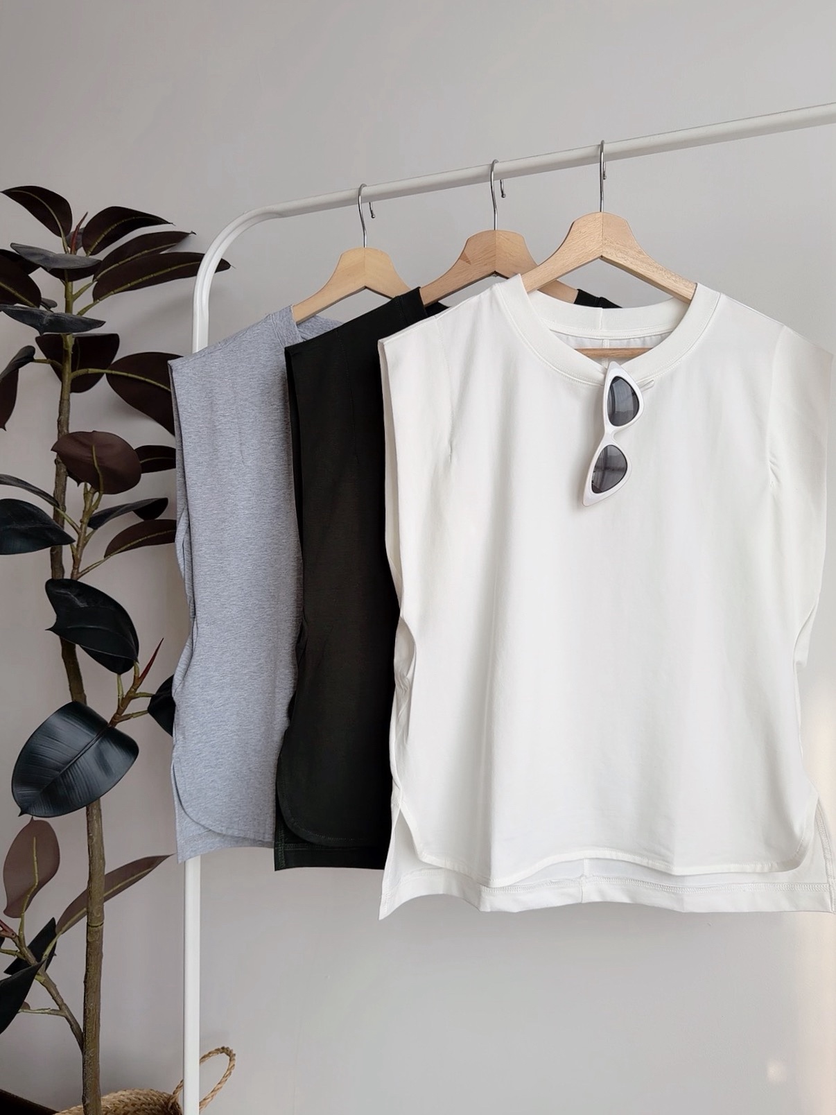 T72752 SOLENE CLEAN FIT TEE