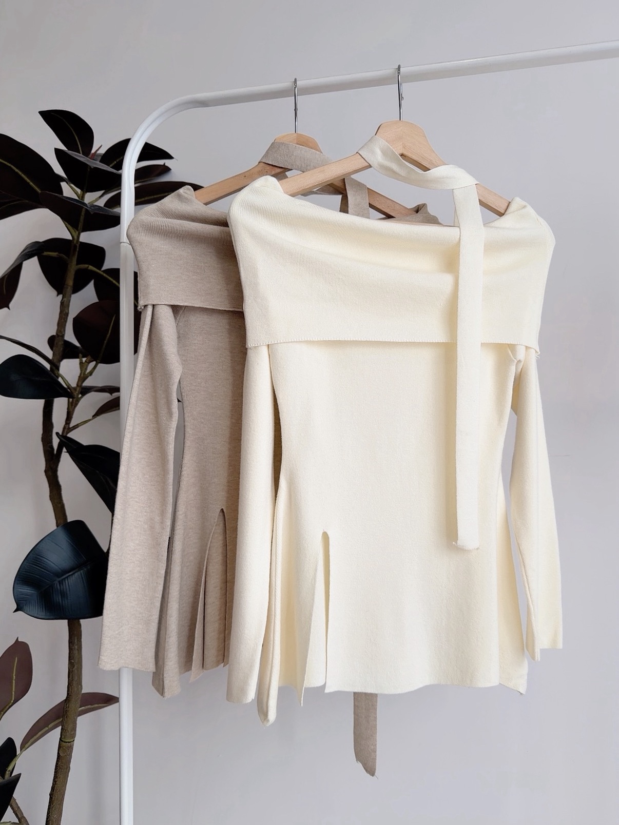 T72611 FENN OFF SHOULDER TIE KNIT TOP