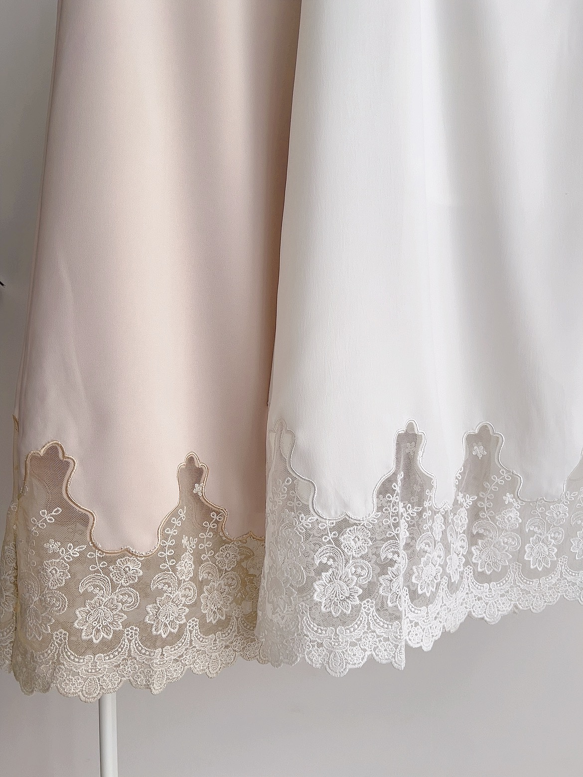 B72124 ELODIE FRENCH LACE TRIM MIDI SKIRT