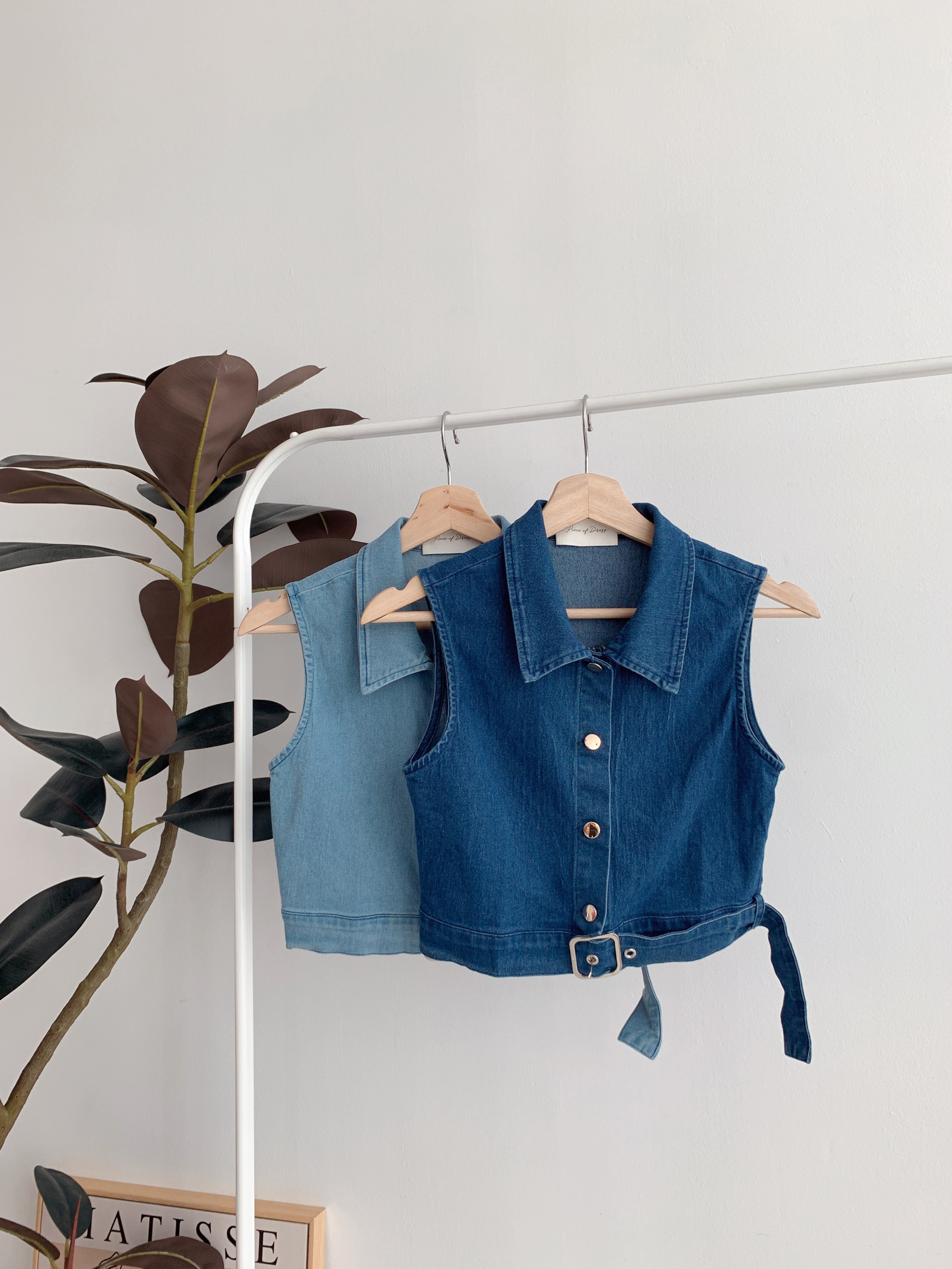 T70489 BROOKIE DENIM SLEEVELESS SHIRT