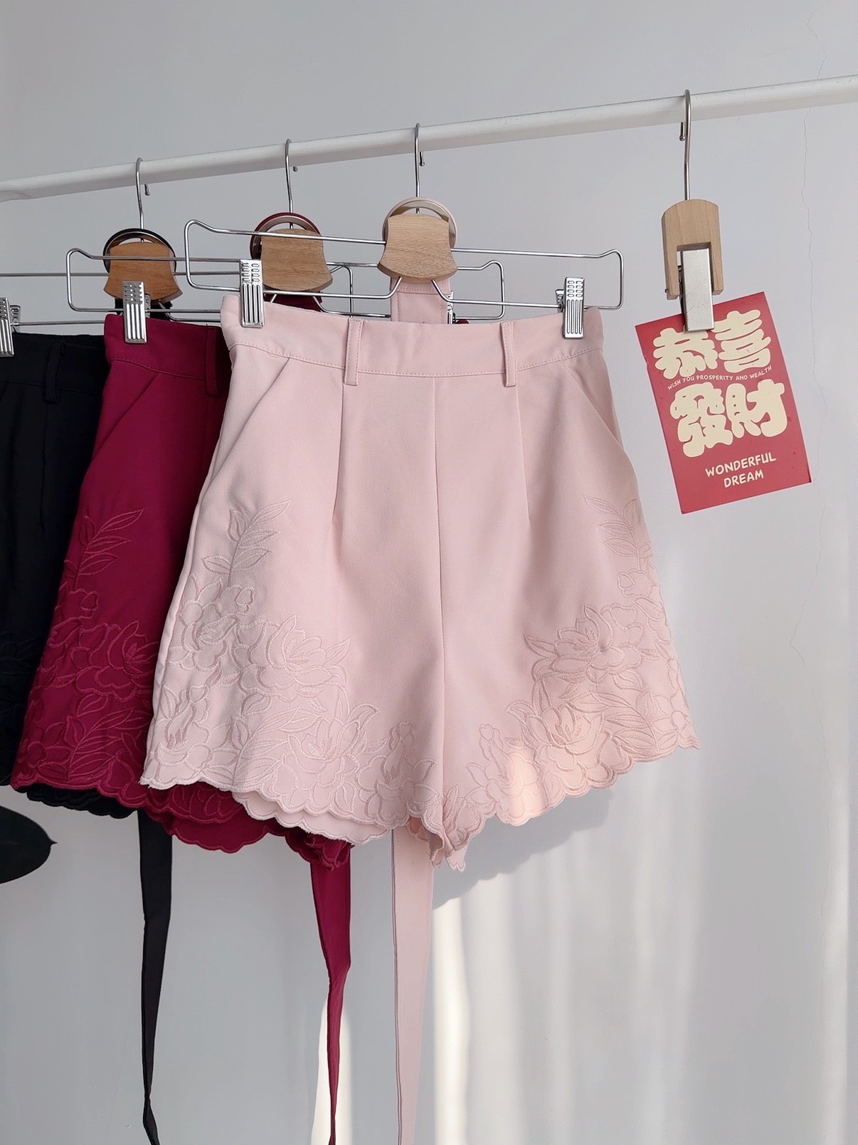 B72705 AVELISSE EMBROIDERY SHORTS