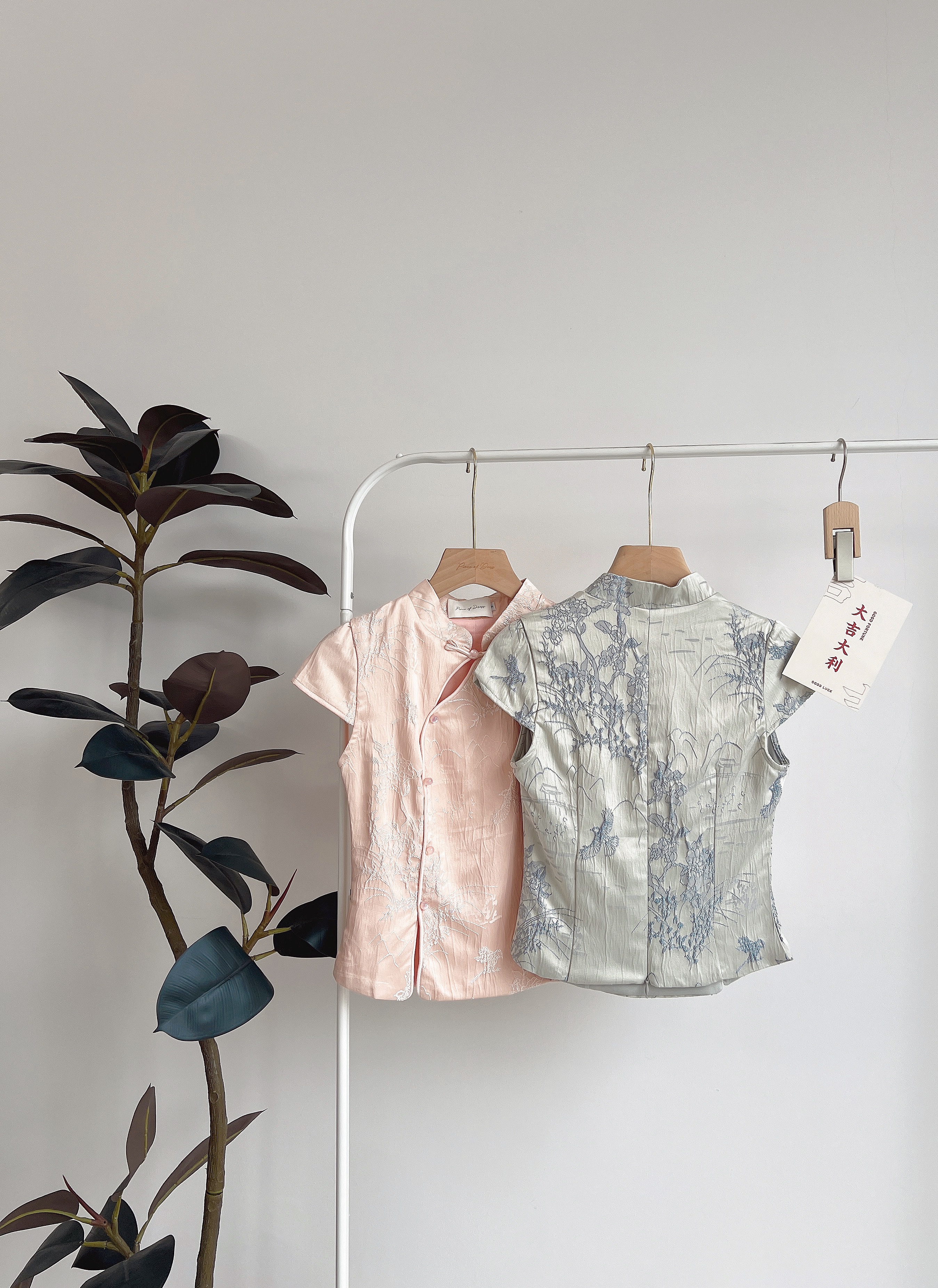 T70655 SUSAN FLORAL CHEONGSAM TOP