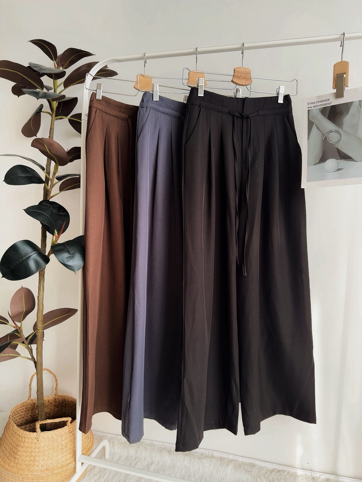 B72573 SINDRA FLOWY TROUSER