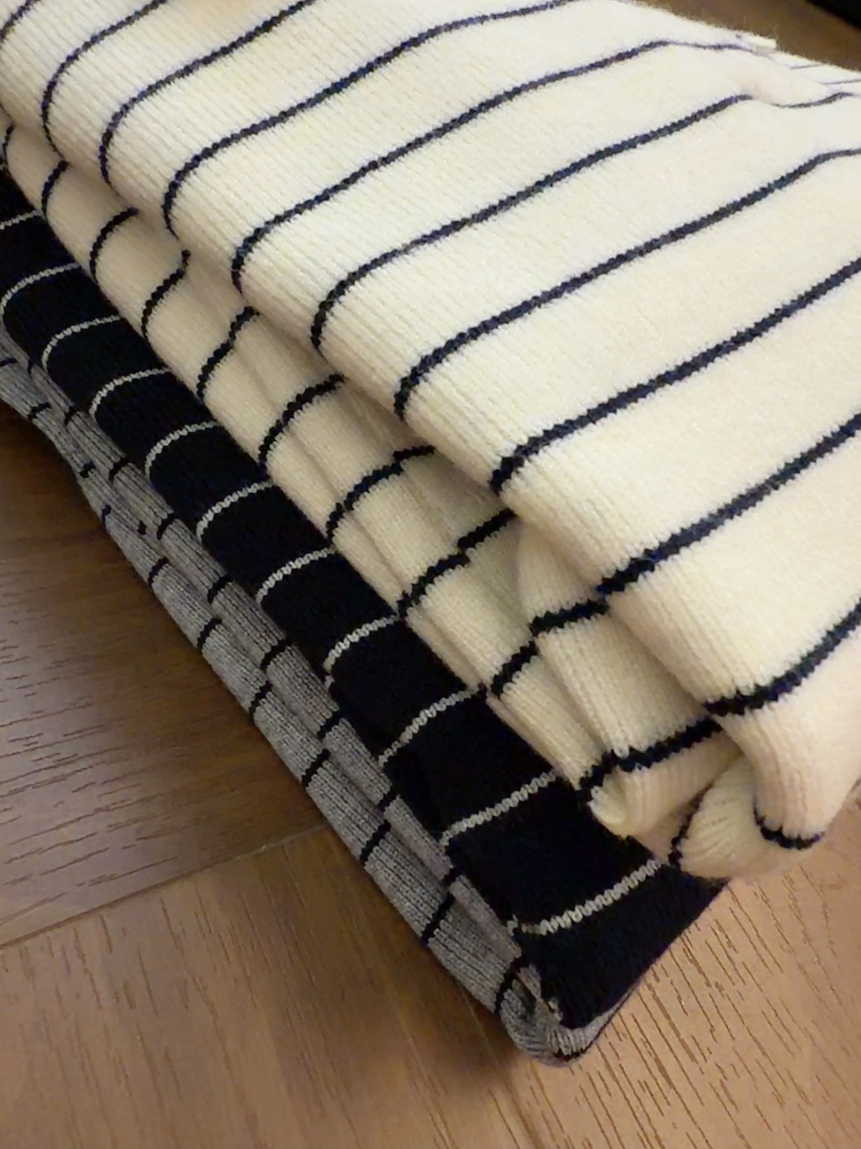 ZST2055 JENN COLLAR STRIPE KNIT TOP