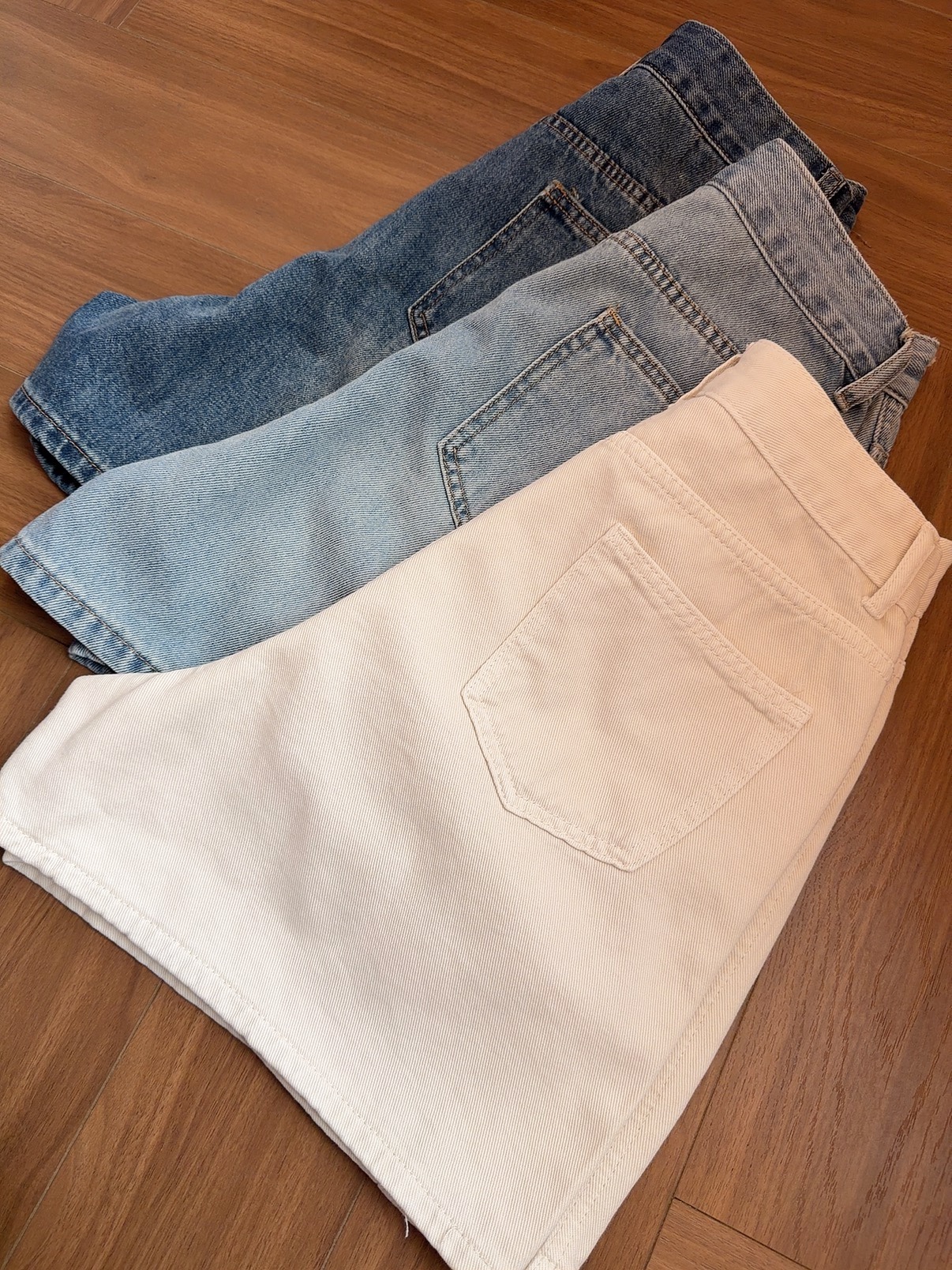 YYB3123 DORRA A CUT DENIM SHORTS