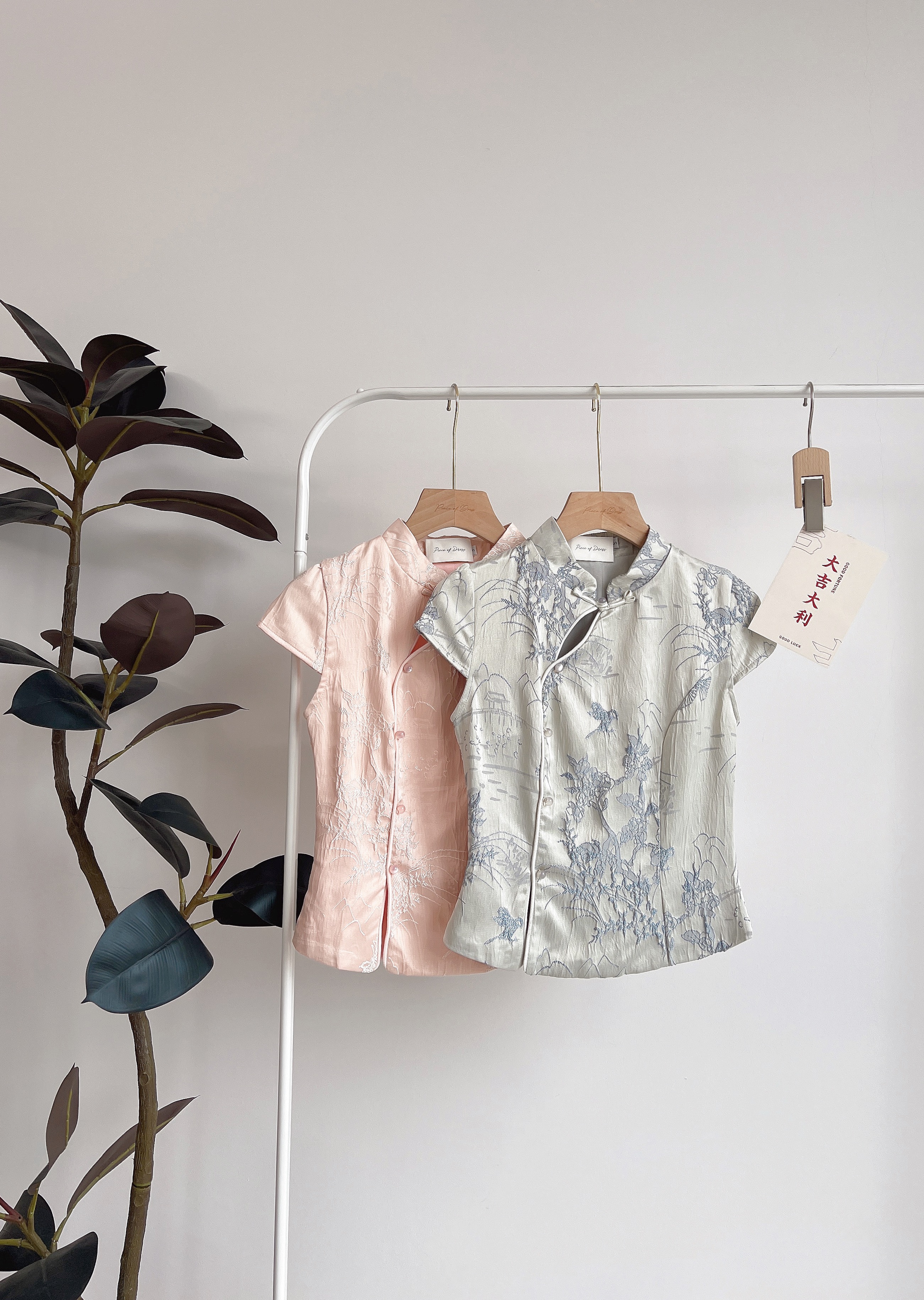 T70655 SUSAN FLORAL CHEONGSAM TOP