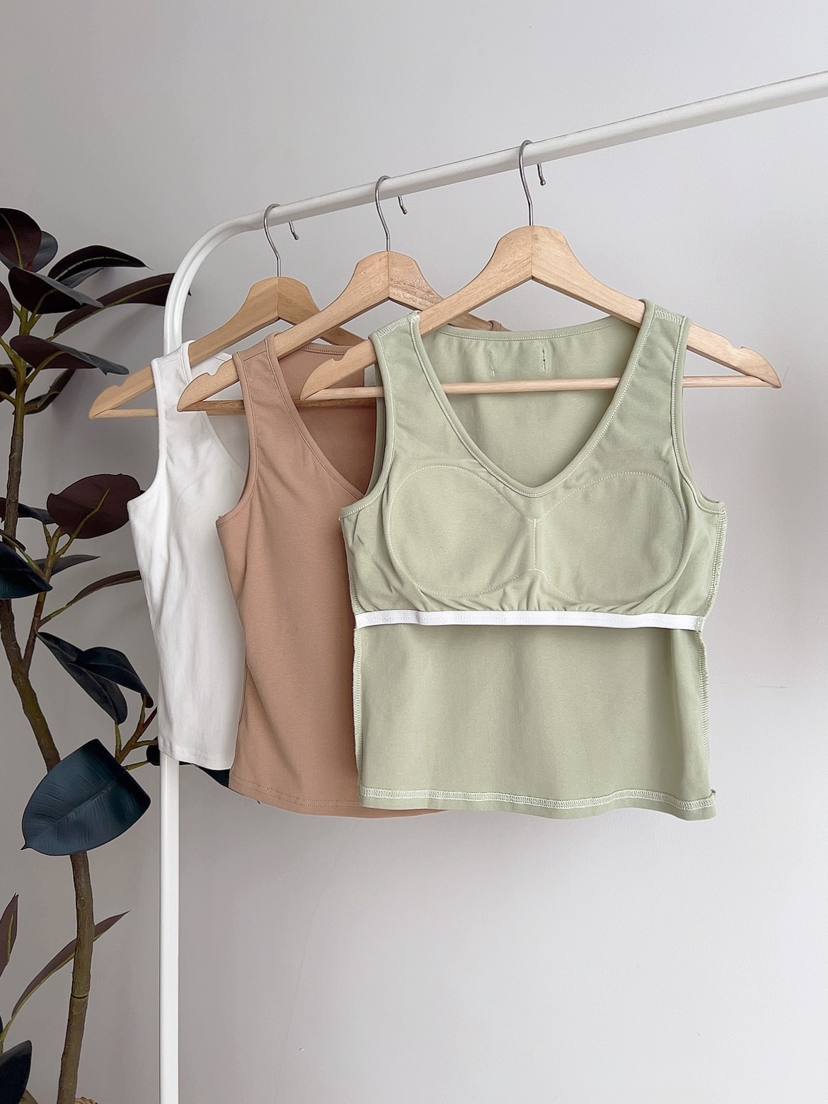 T72204 RHEA PADDED V NECK TANK