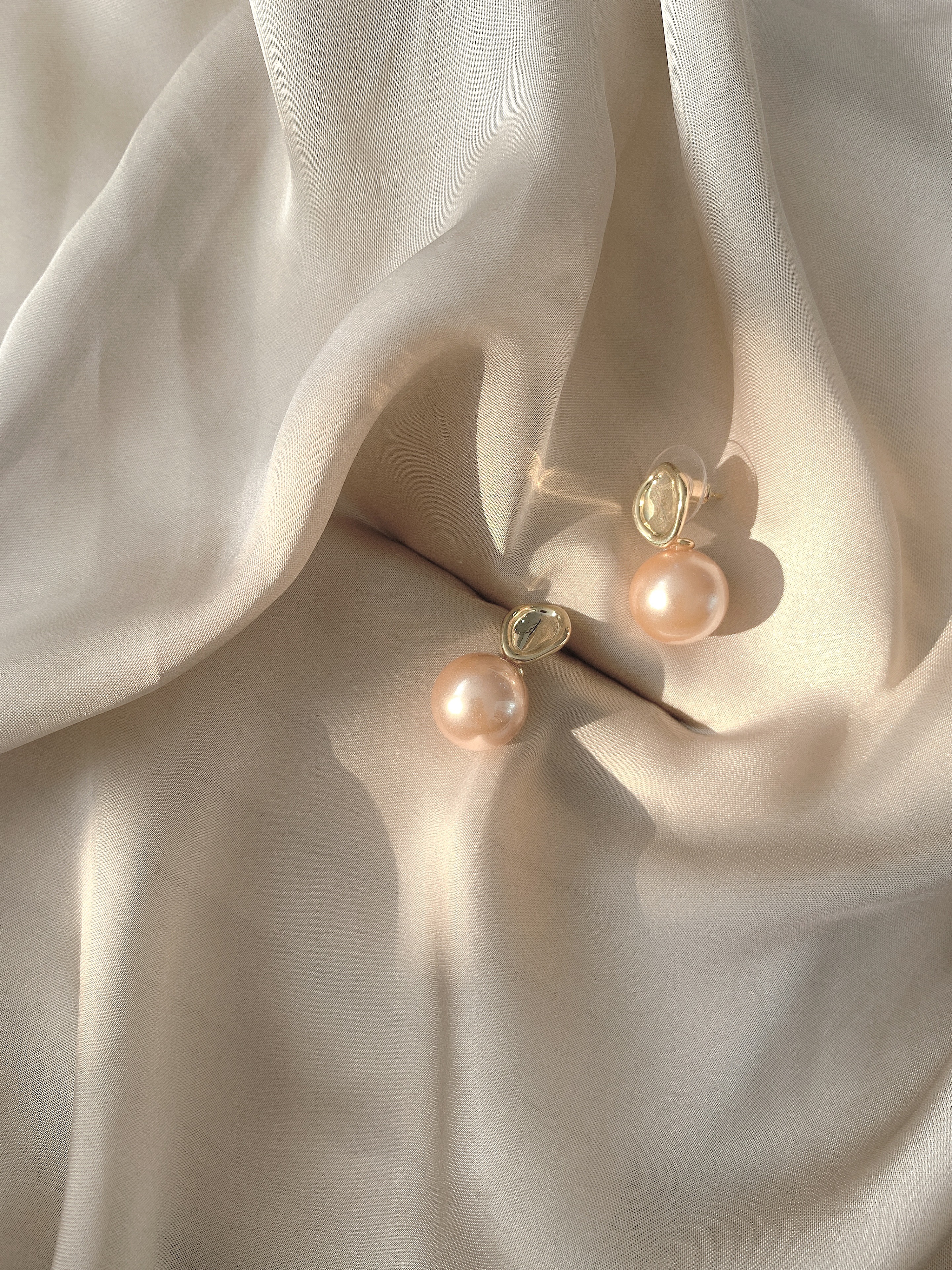 C142 GOLICC PEARL EARRING