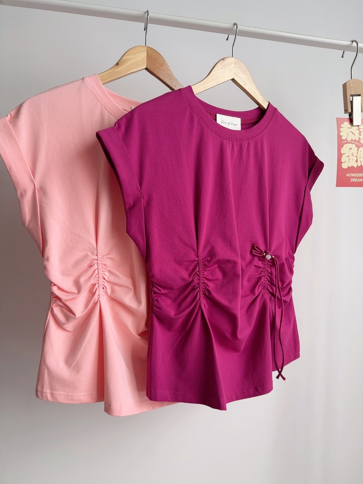 T72748 AURE GATHER WAIST CNY TEE