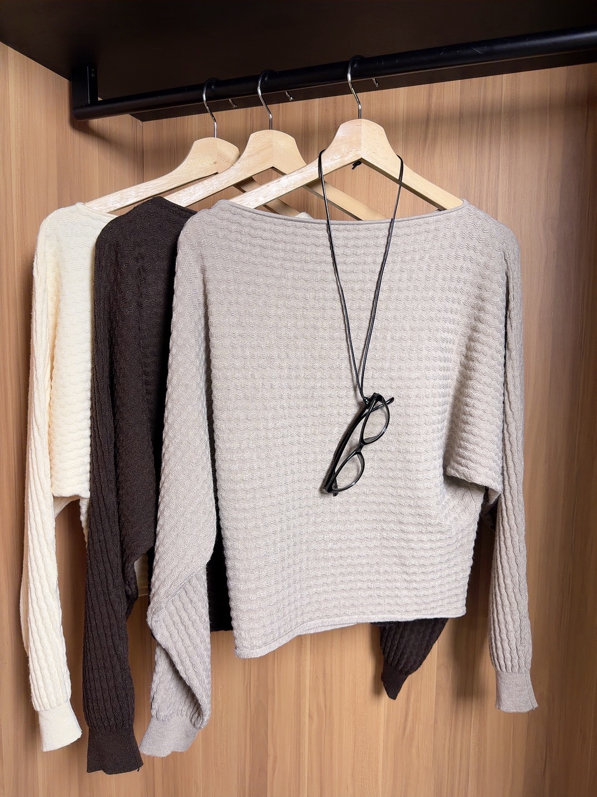 LBT60766 NEEYA TEXTURED BAT SLEEVE KNIT TOP