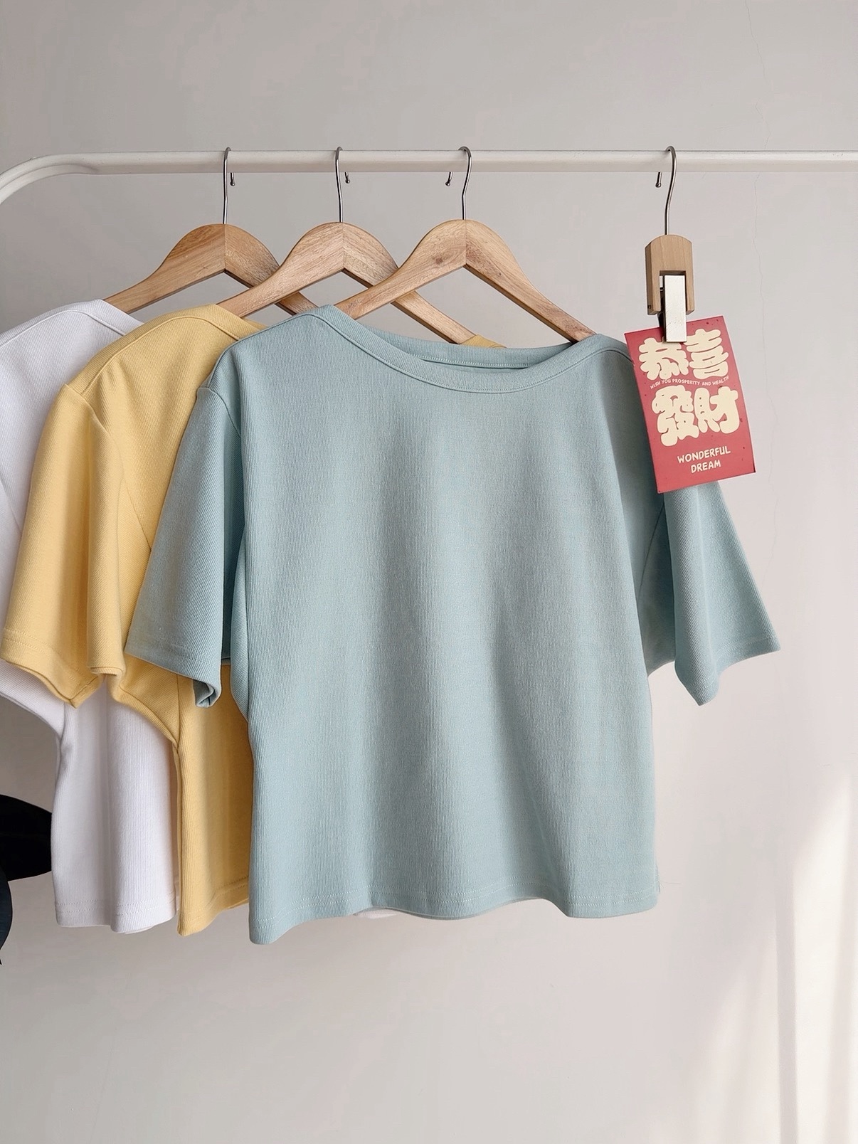 T72713 MARIEL CLEAN CUT SHOULDER TEE