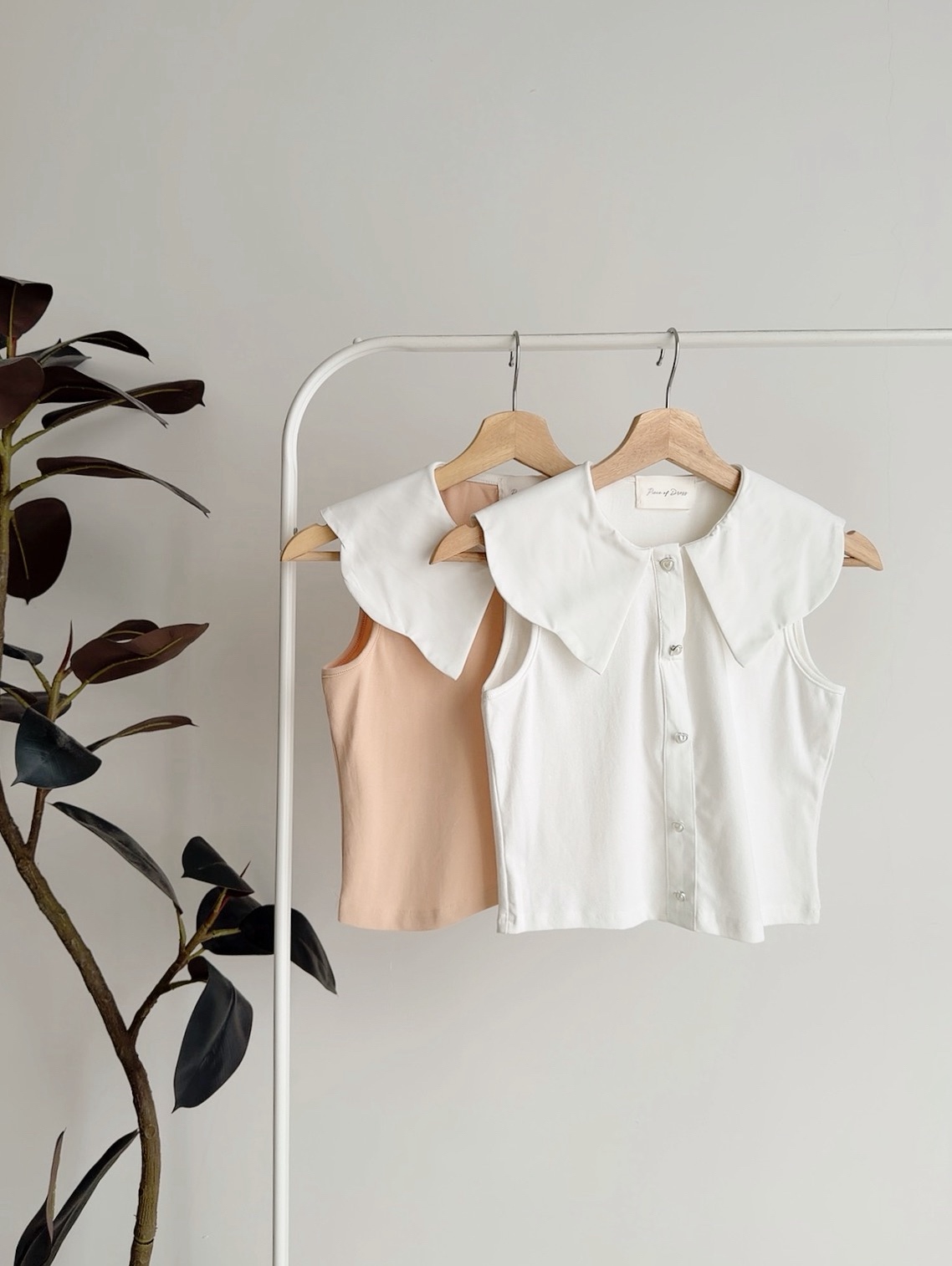 T72685 AUDREY PETAL COLLAR TOP