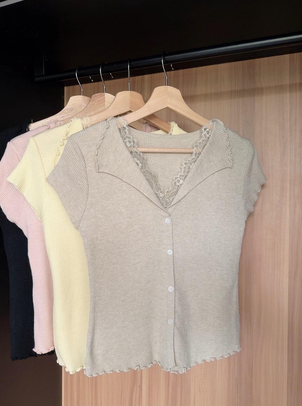 TLT70-  LACEY COLLAR RIB KNIT TOP