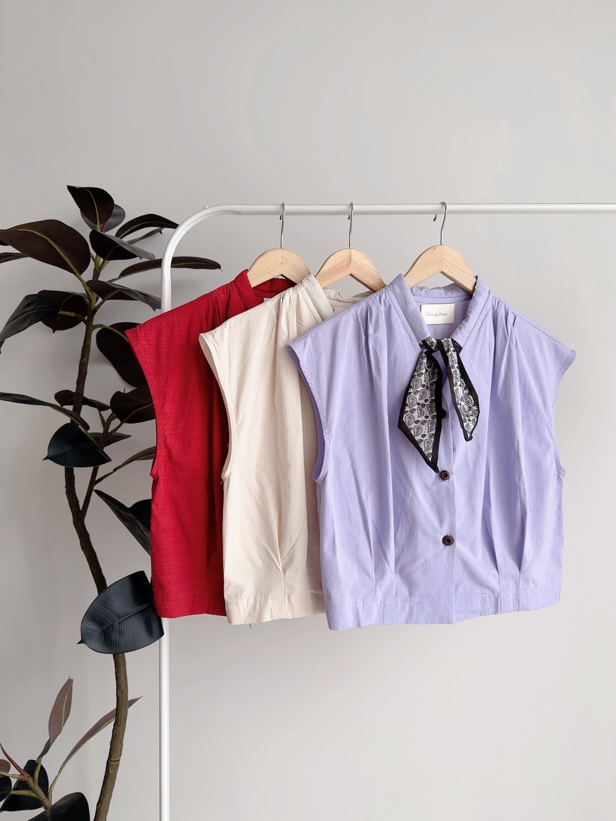 T72626 LUNA SCARF TRIM BLOUSE