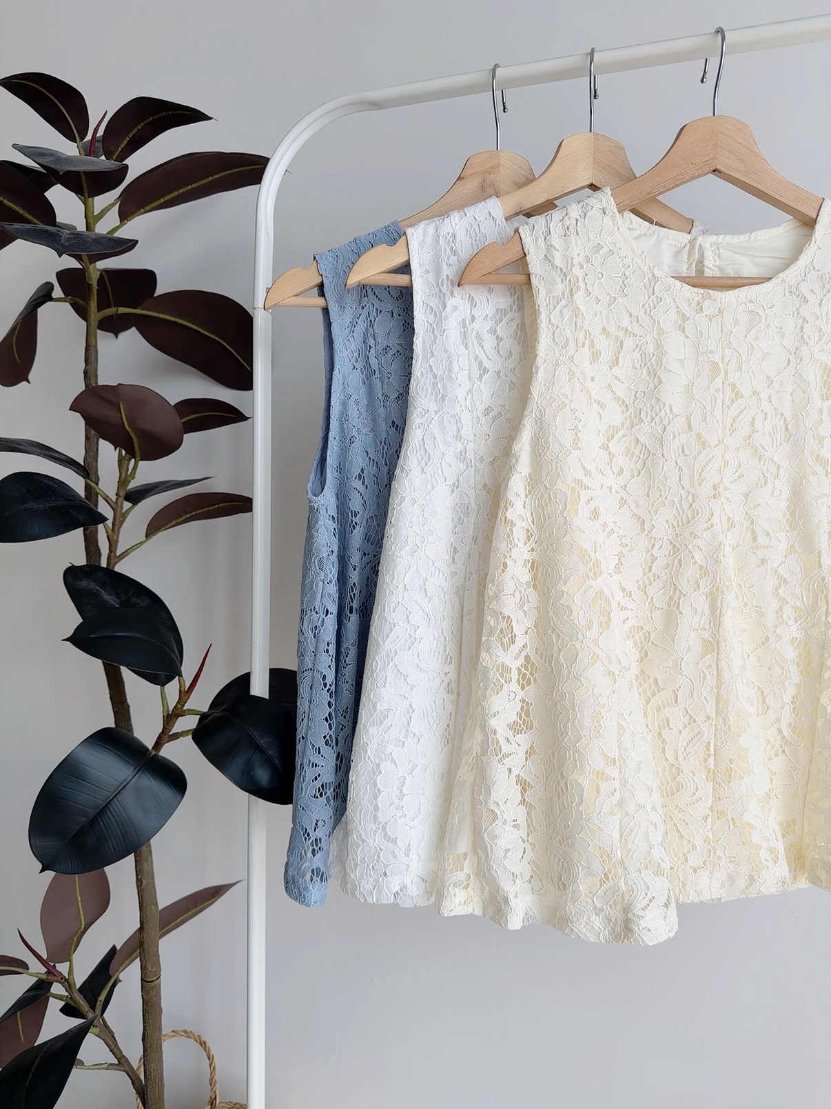 T72714  GRACE LACE BABYDOLL TOP