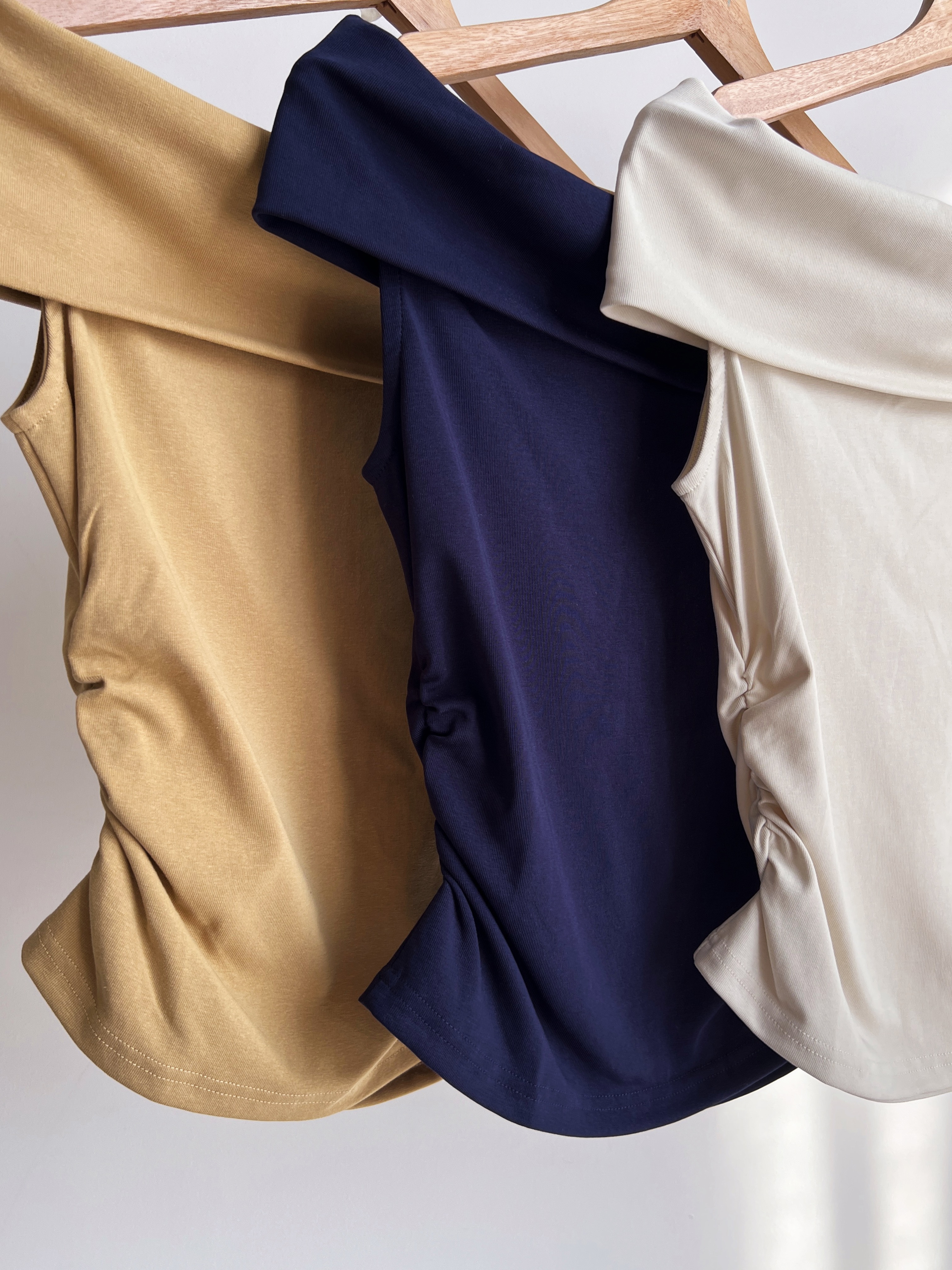 T72715  NYRA MODERN OFF SHOULDER TOP