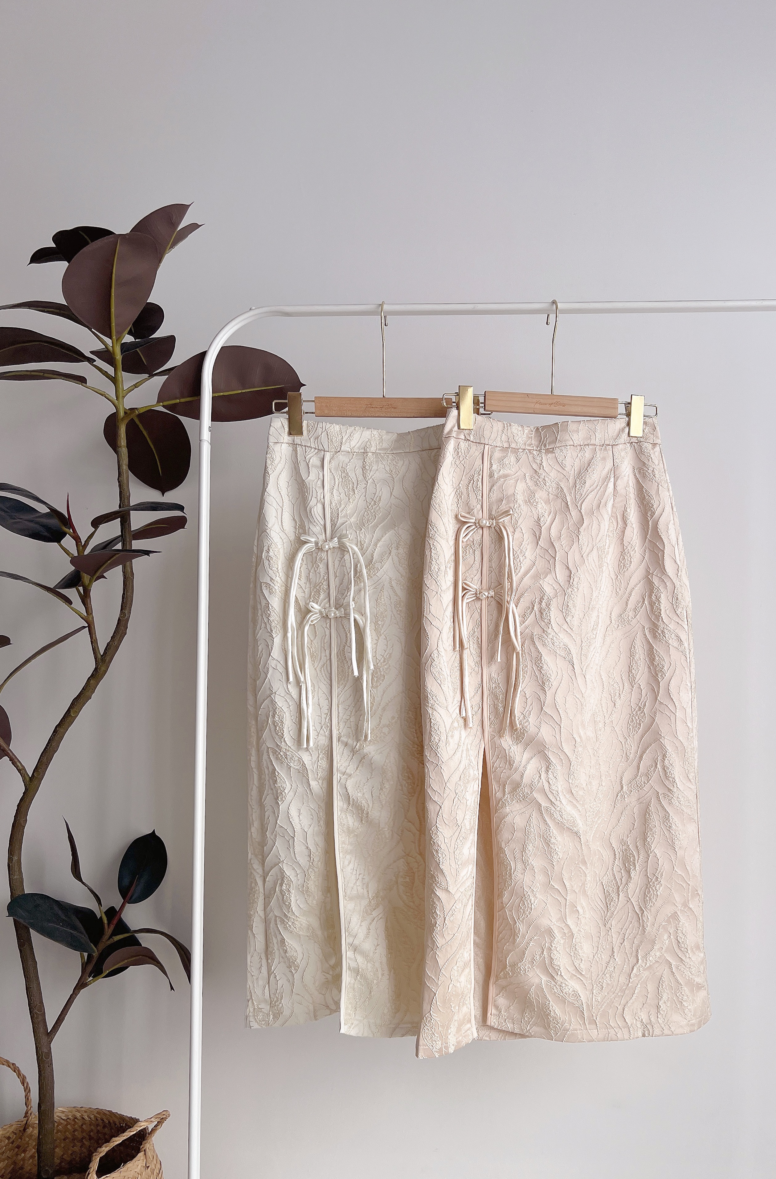 S70809  Zī Yáo PEARL CHEONGSAM MIDI SET