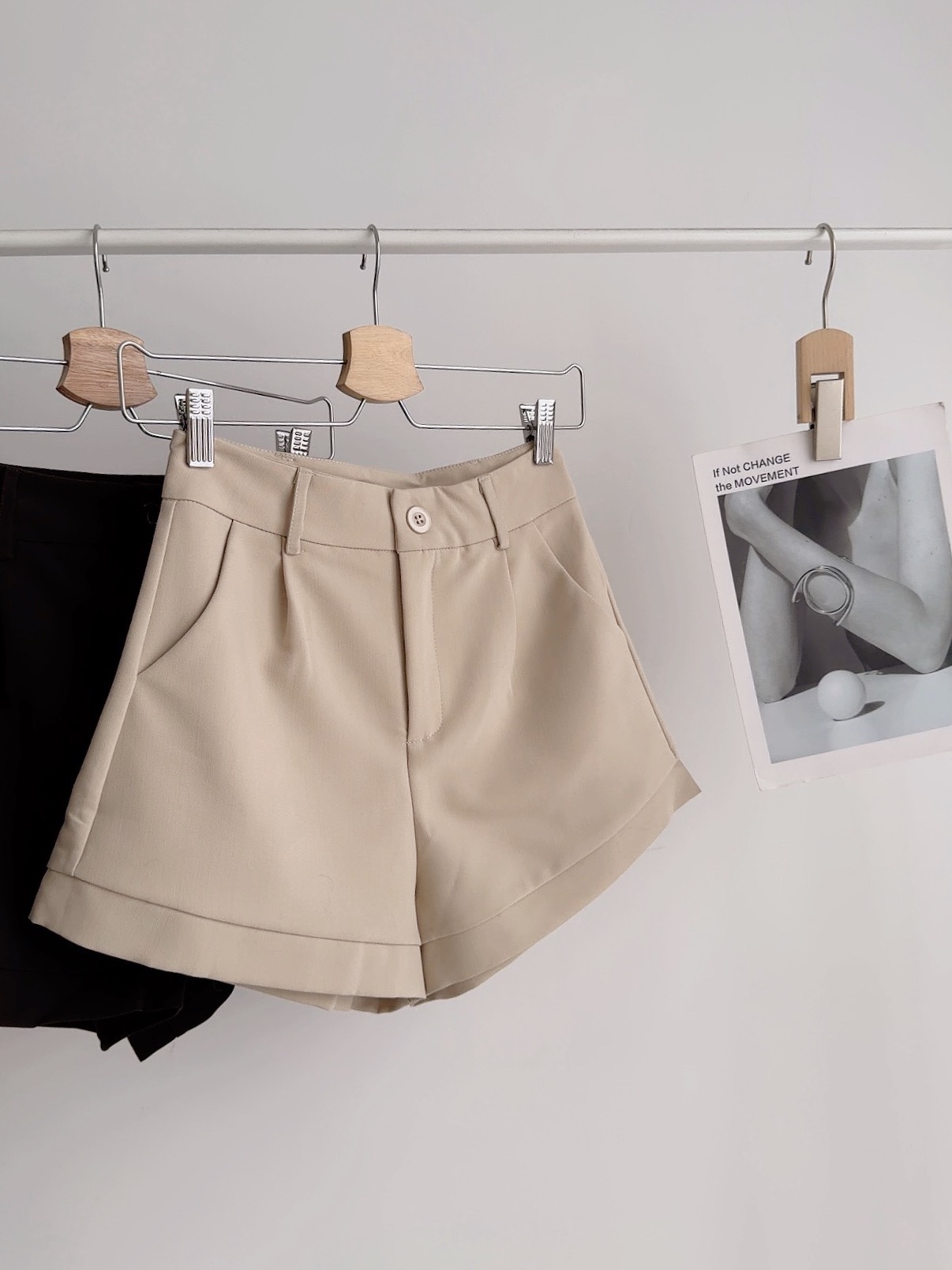 B72549 MILA STRUCTURED SHORTS