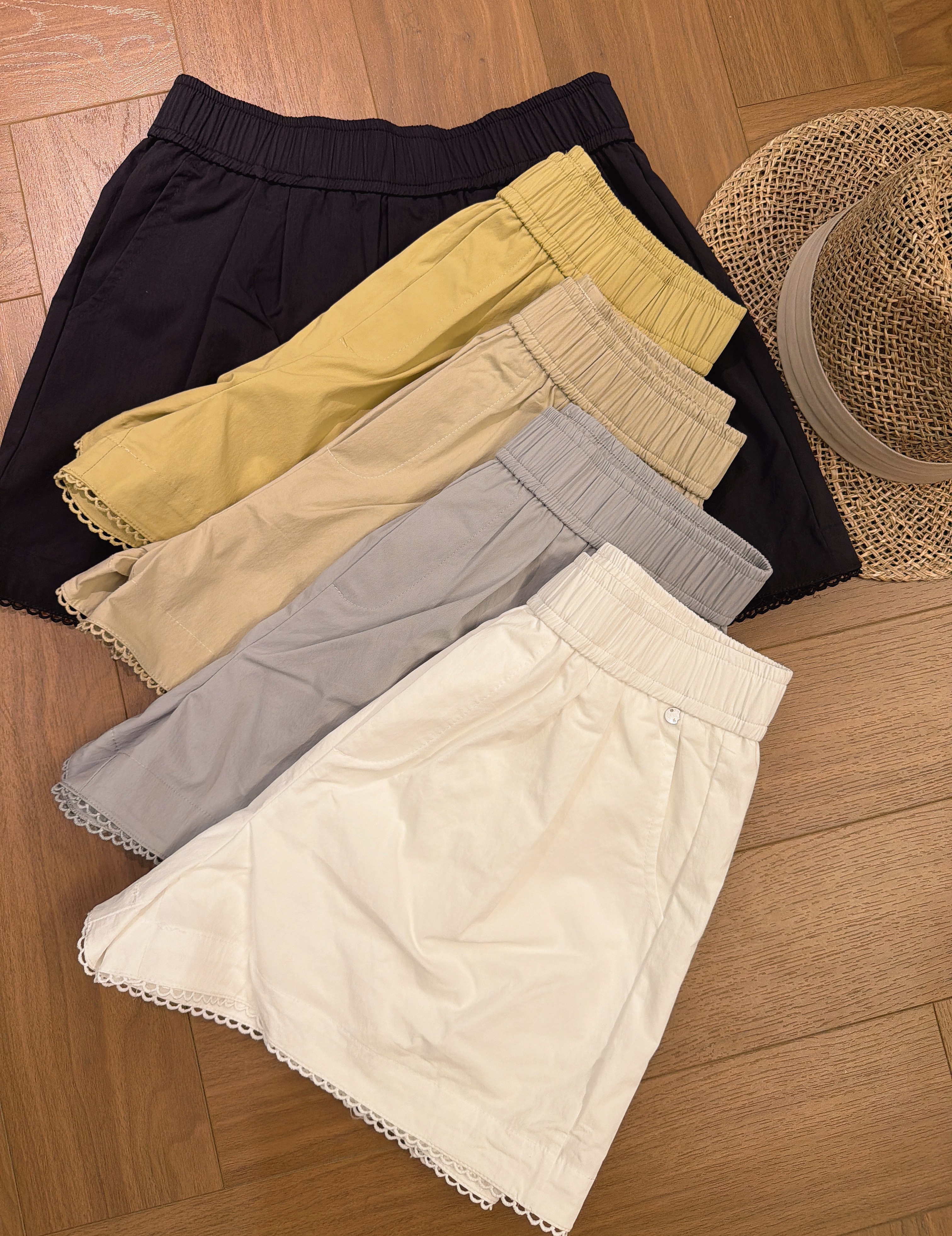 HXB26021 ZIRELLE SCALLOP HEM SHORTS