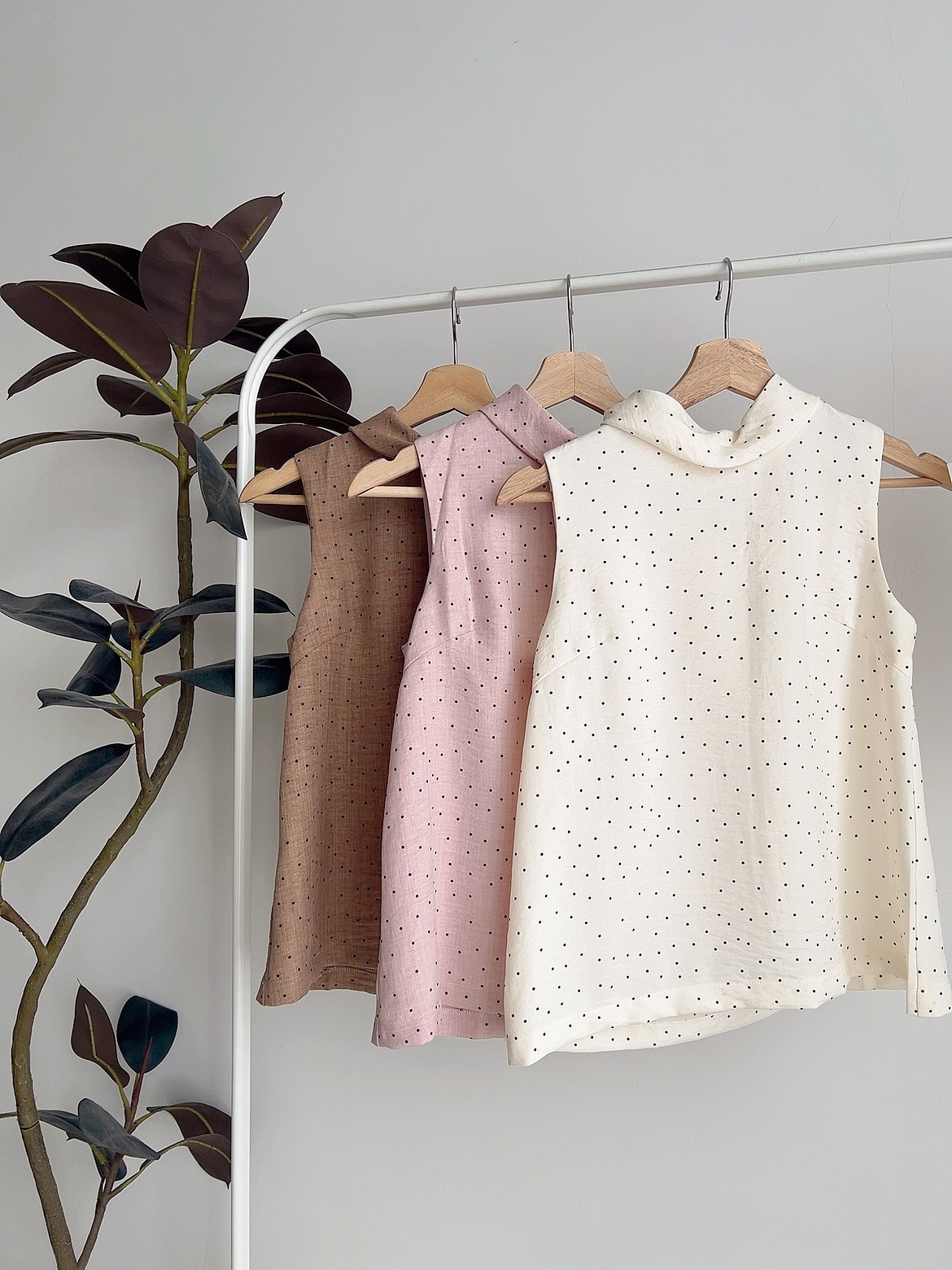 T72498 LINN DOTTED HIGH NECK TOP