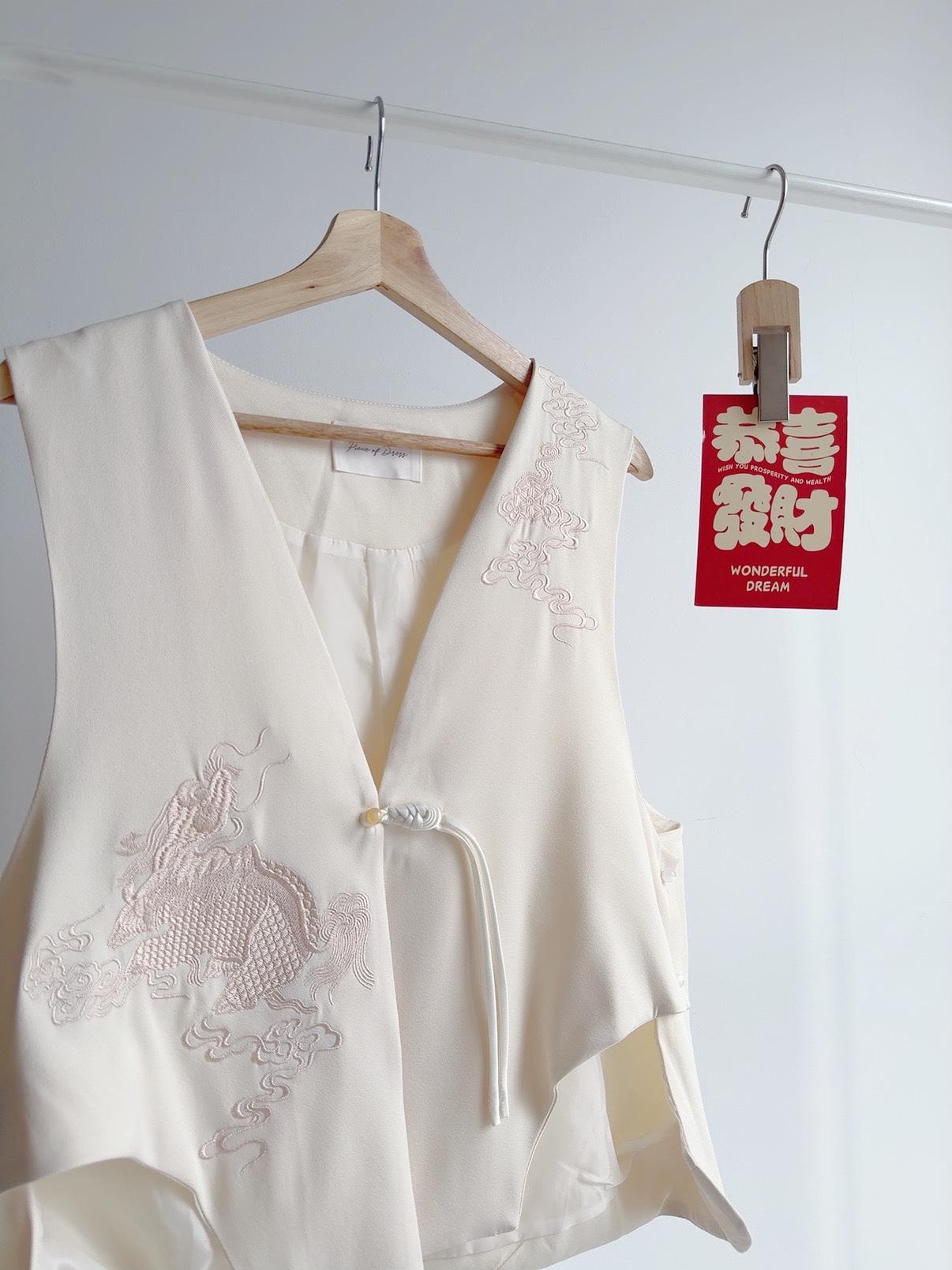 T72777 ORIENTAL HERITAGE EMBROI VEST TOP