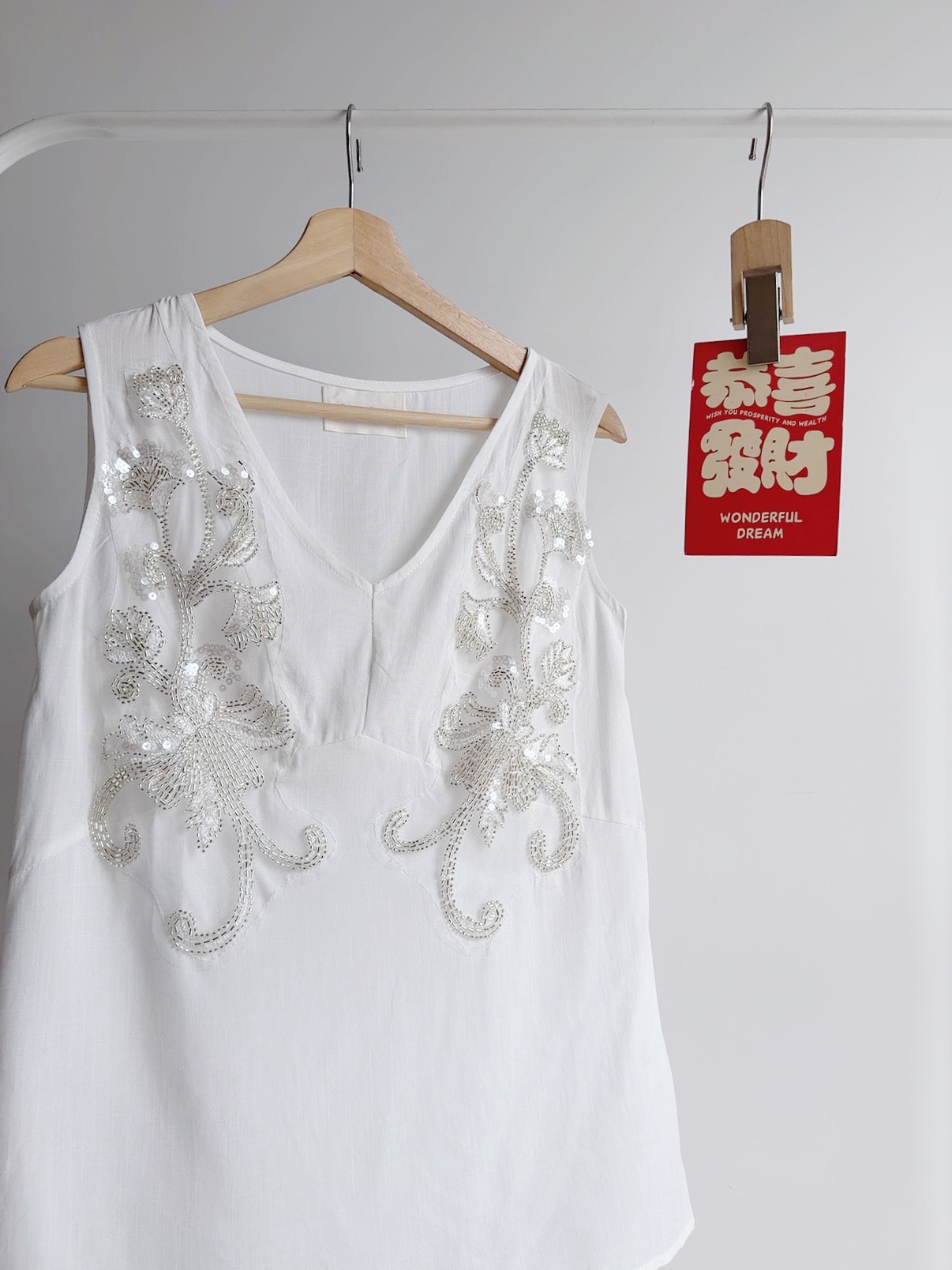 T72776  SERAPHINE BEADED LINEN TOP