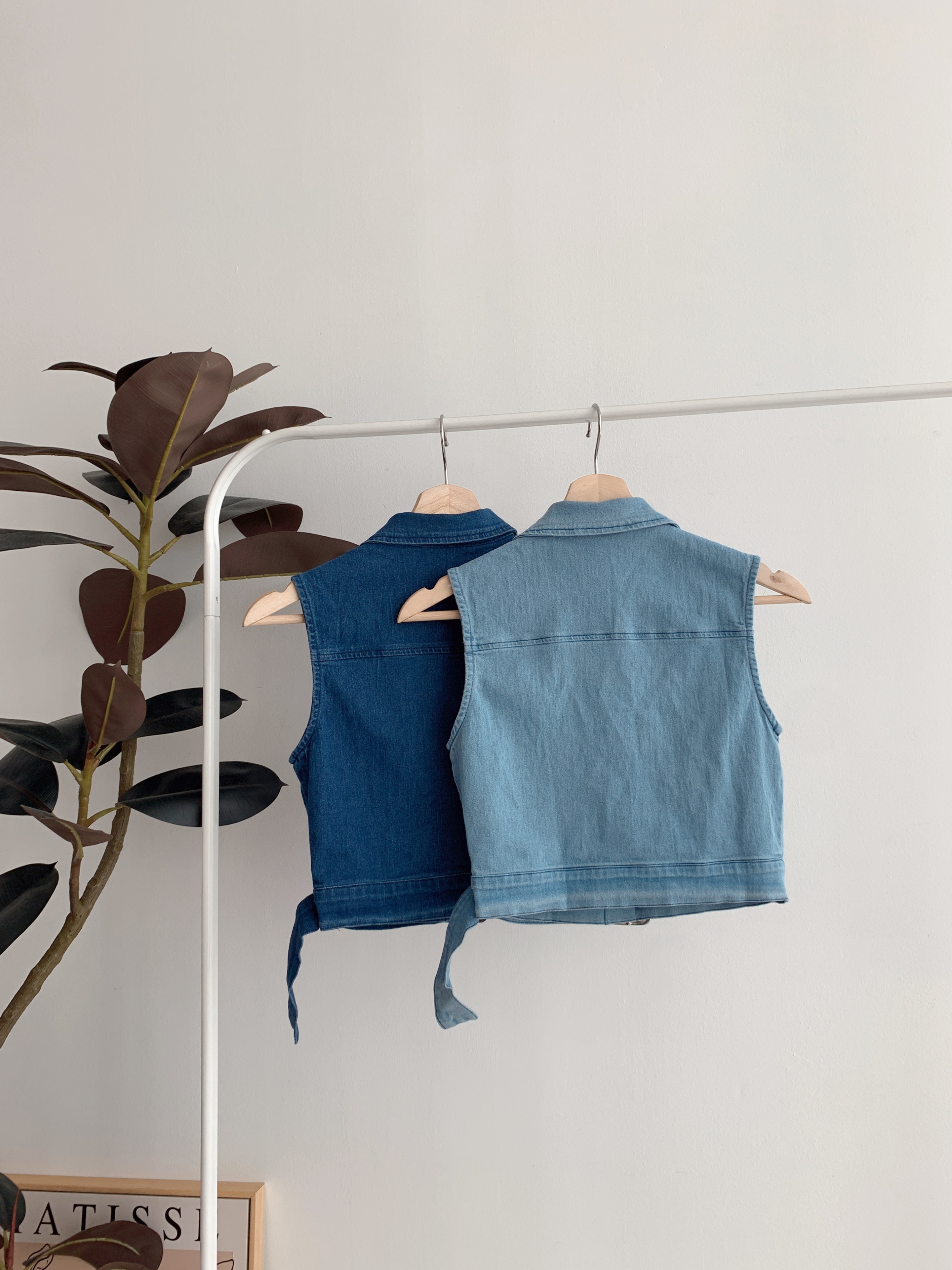 T70489 BROOKIE DENIM SLEEVELESS SHIRT