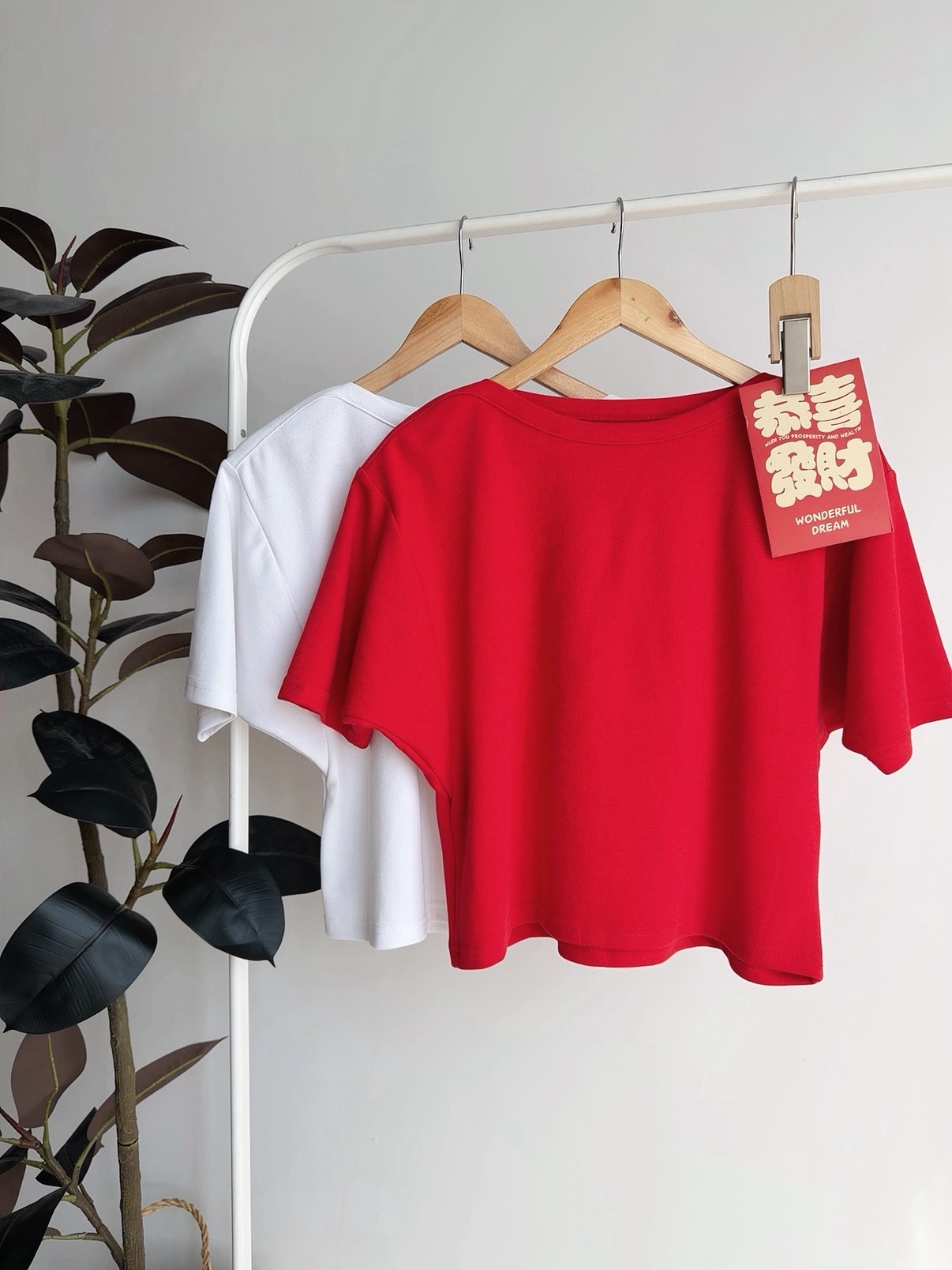 T72713 MARIEL CLEAN CUT SHOULDER TEE