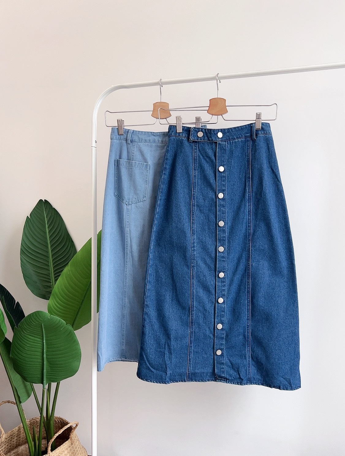 B70582 ALYA BUTTONS DENIM MIDI SKIRT