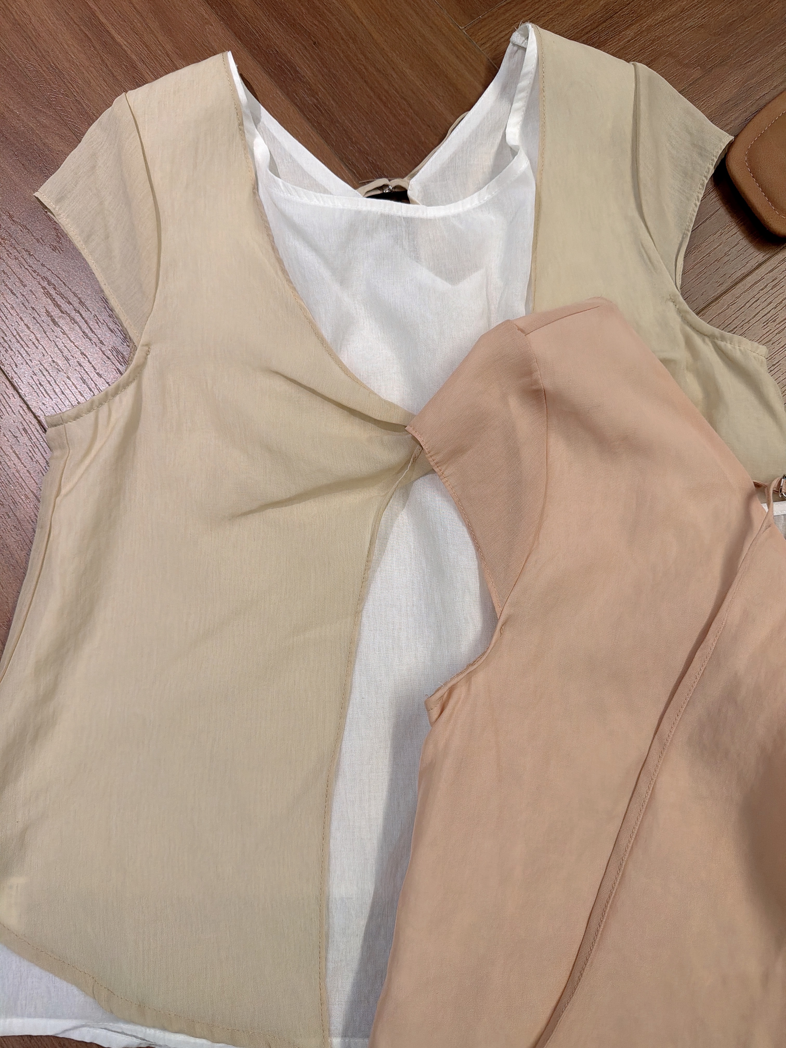 SMDT7250 ZELINA TWIST FRONT BLOUSE