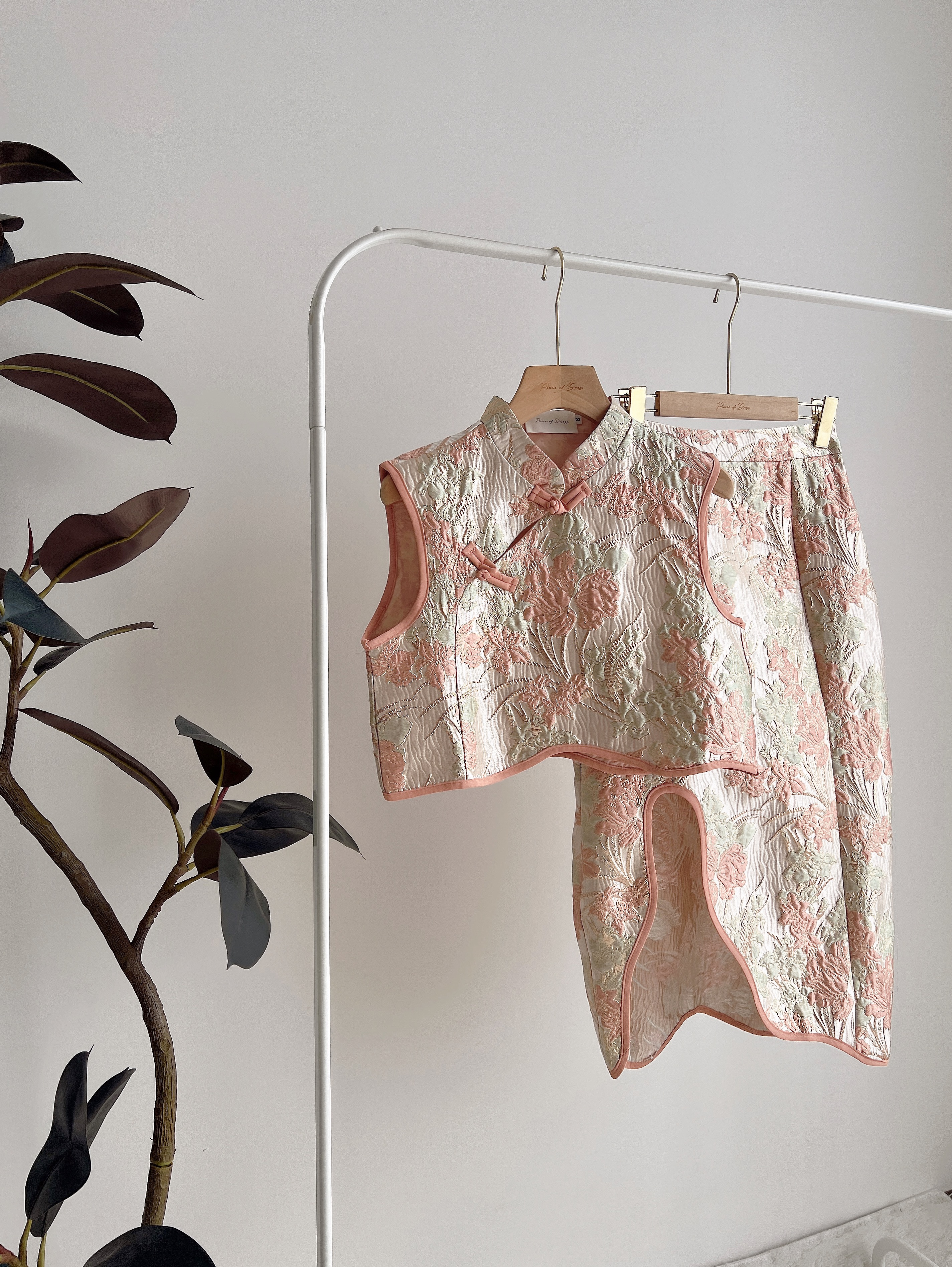 S70776  Yī Nuò FLORAL CHEONGSAM SET