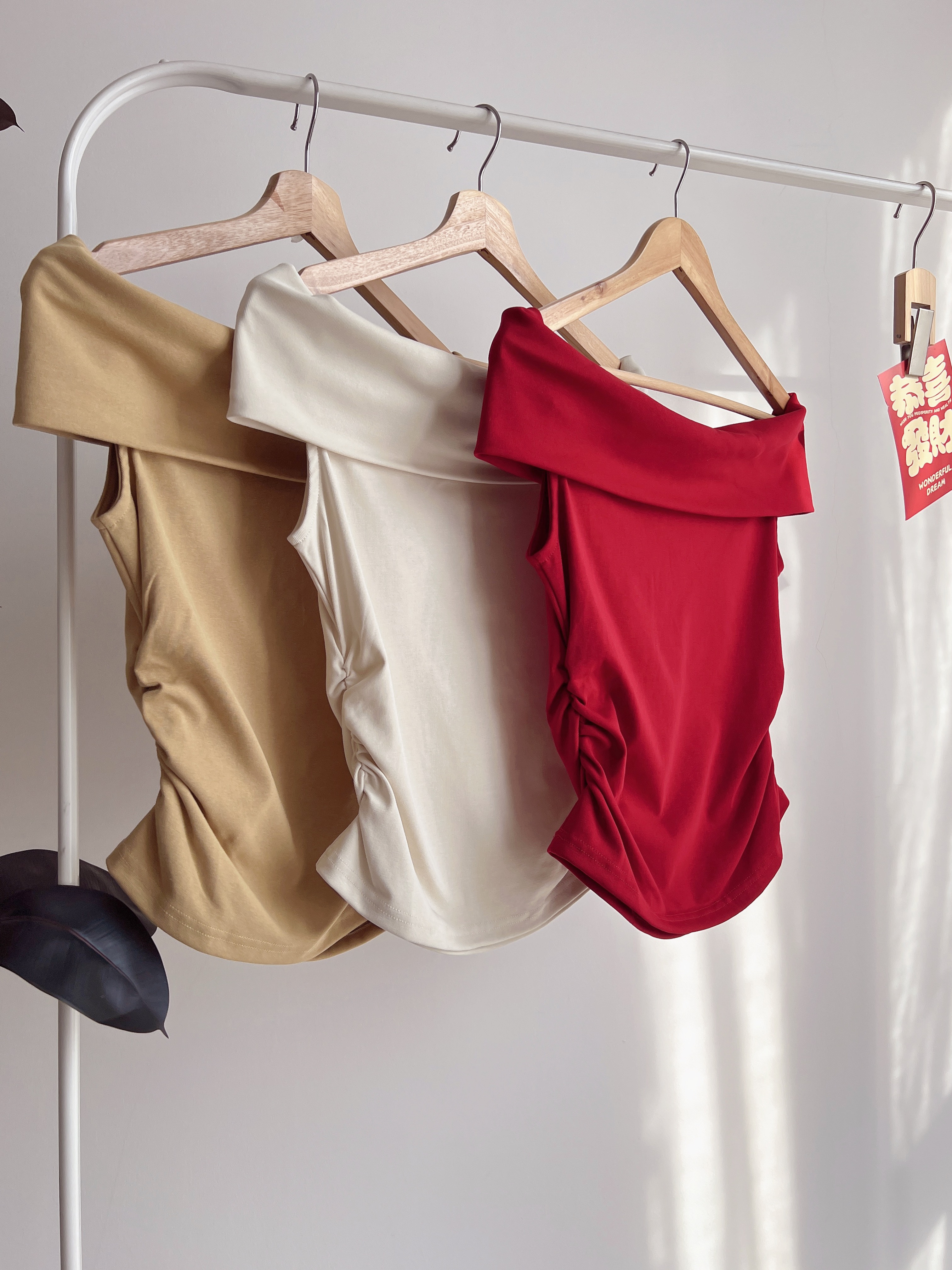 T72715  NYRA MODERN OFF SHOULDER TOP