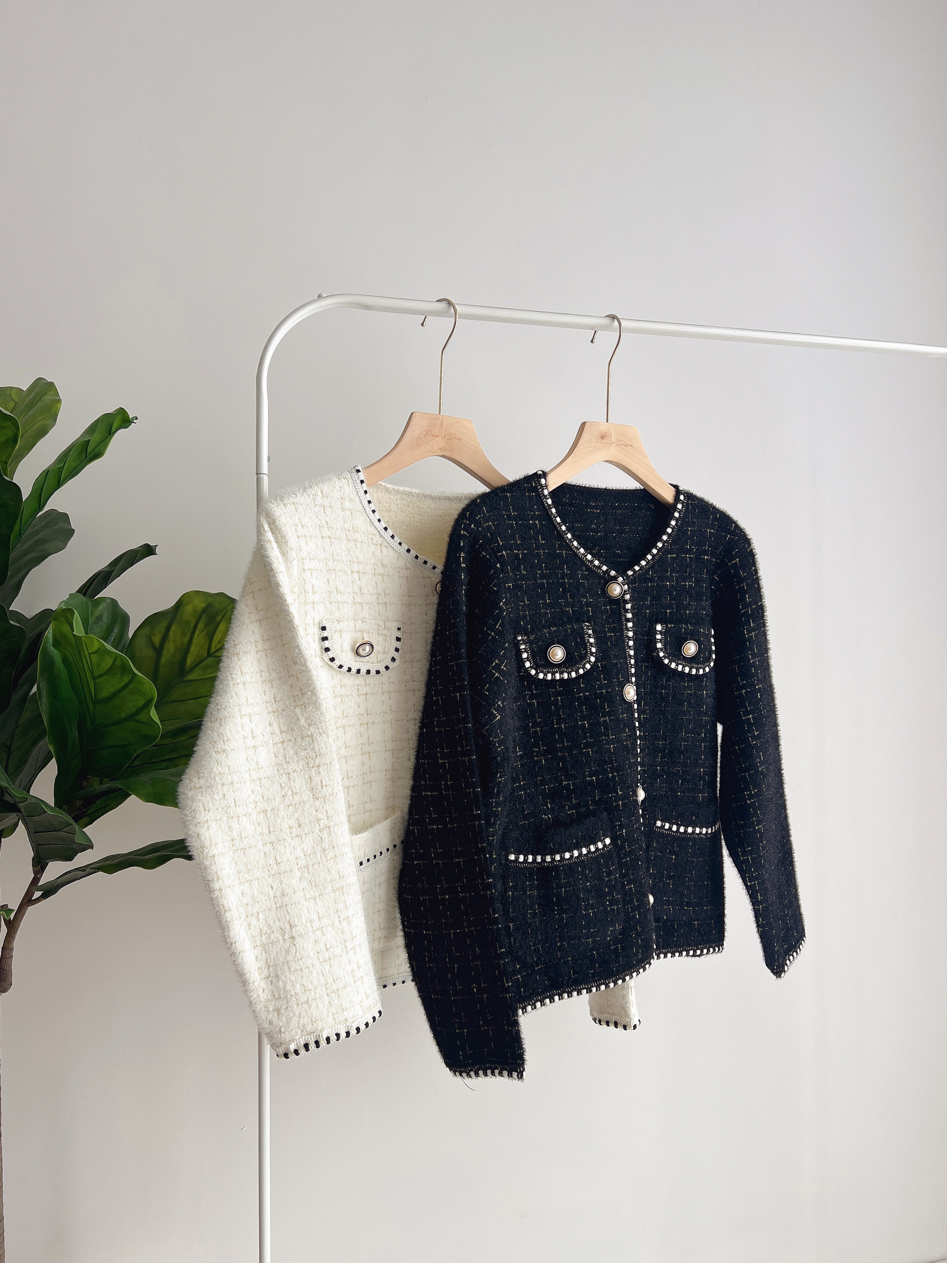 J70769 EMMA CONTRAST DESIGN SANTA OUTER