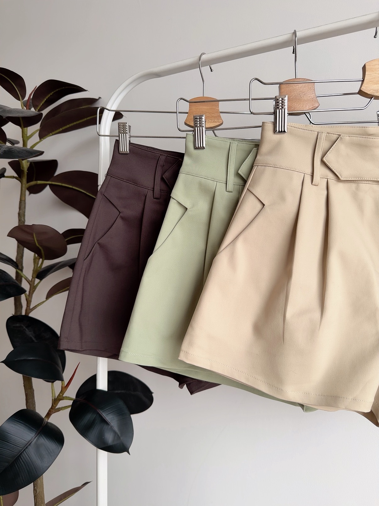 B72741 AVELINE A CUT SHORTS