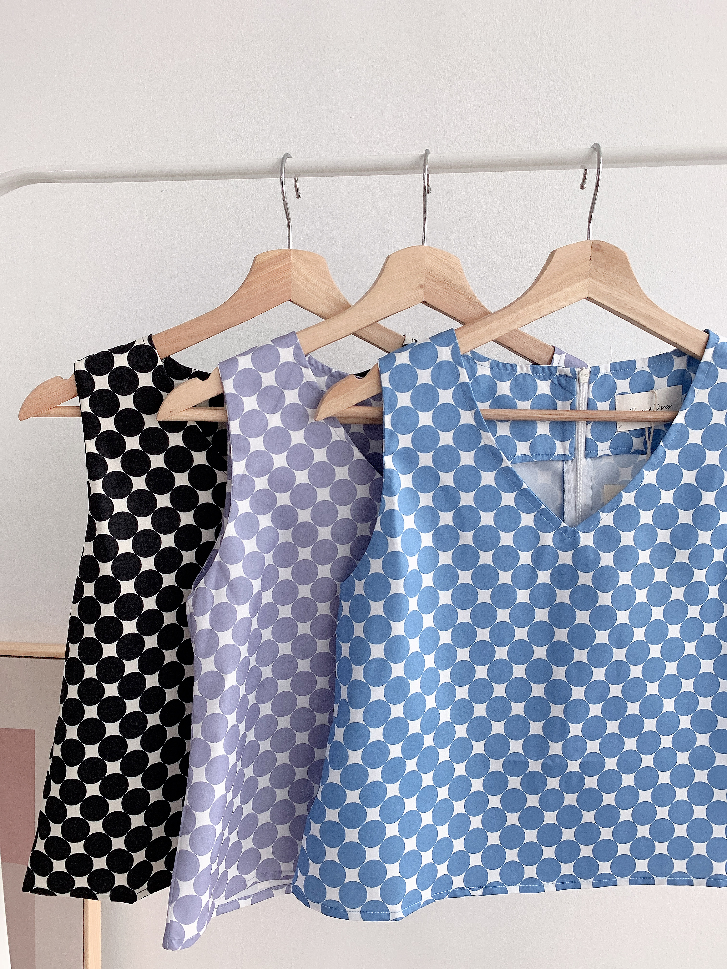 T7660 PREMIUM SLEEVESS POLKA BLOUSE