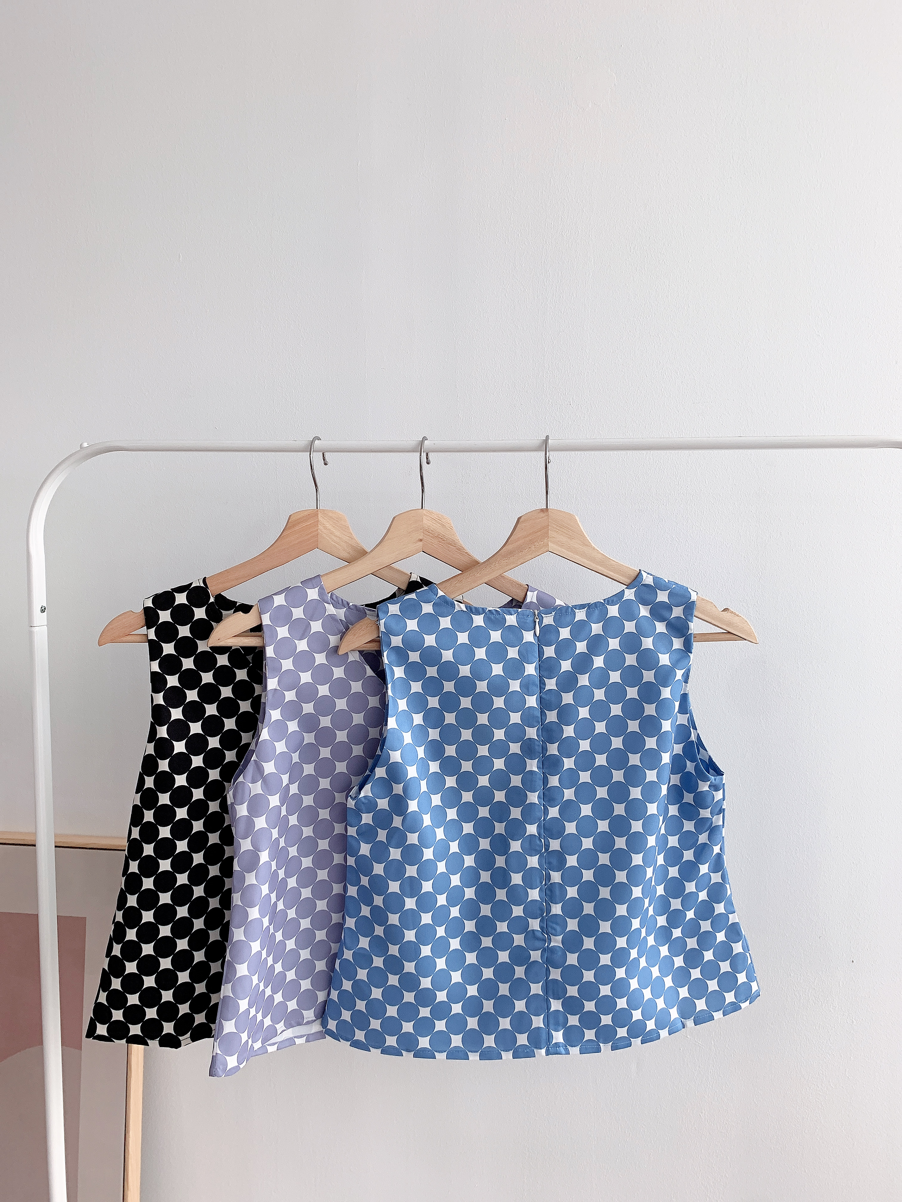 T7660 PREMIUM SLEEVESS POLKA BLOUSE