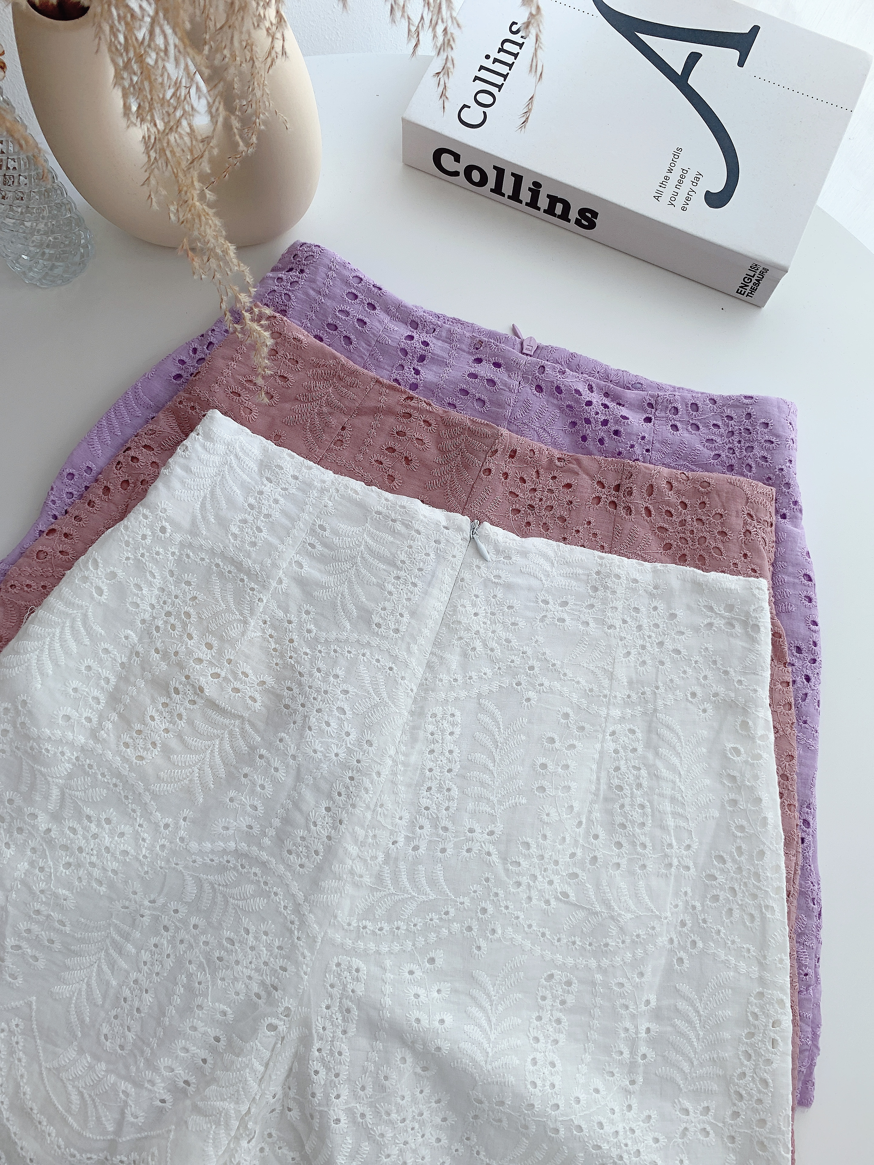 B7765 CROCHET WAVY SHORTS