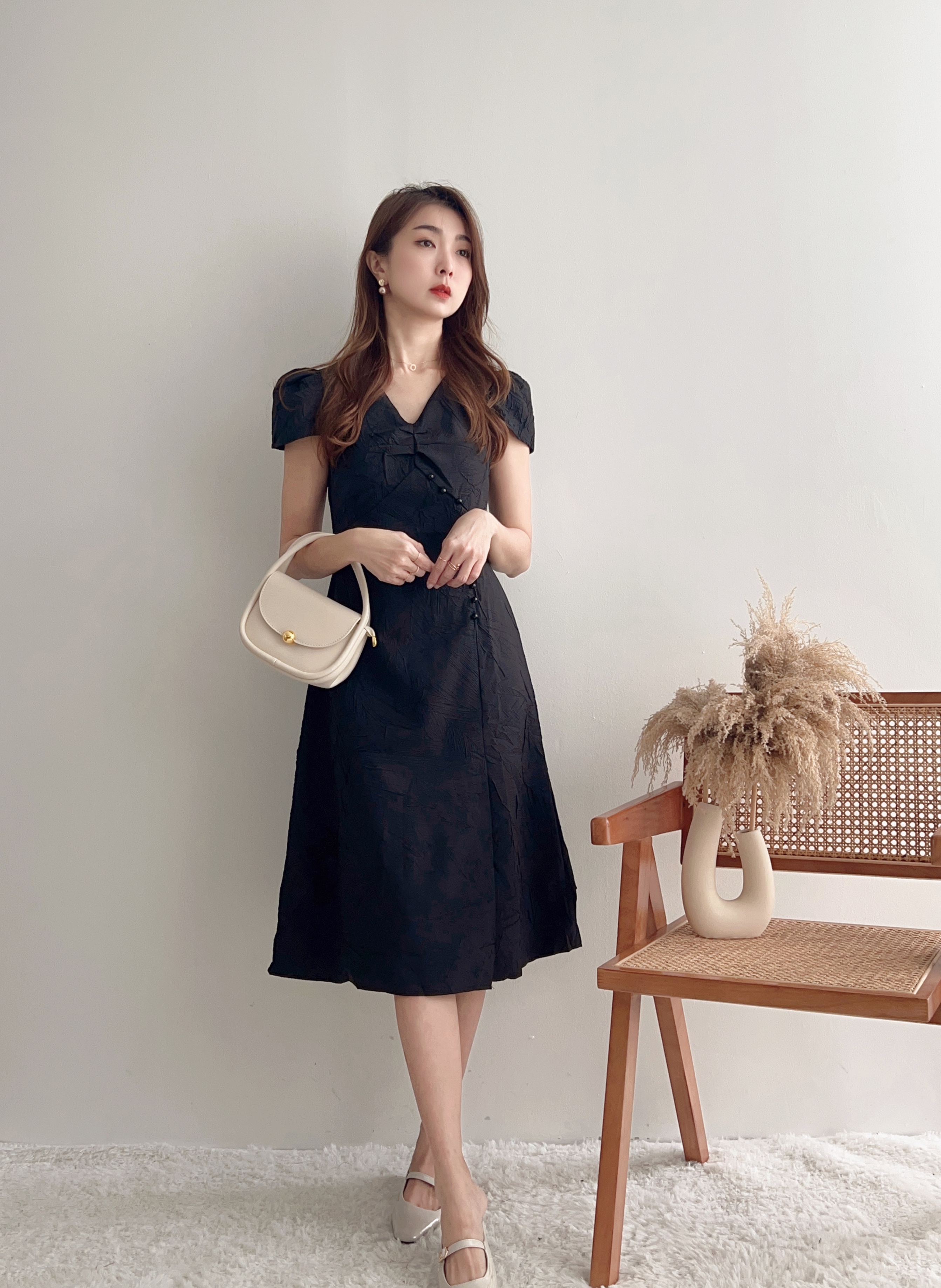 D60821 NANNCY V NECK MIDI DRESS