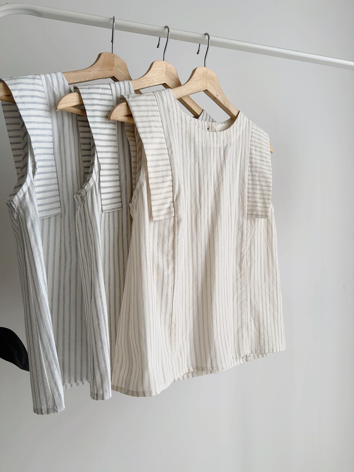 T72650 LYSA DESIGNER STRIPE LINEN TOP