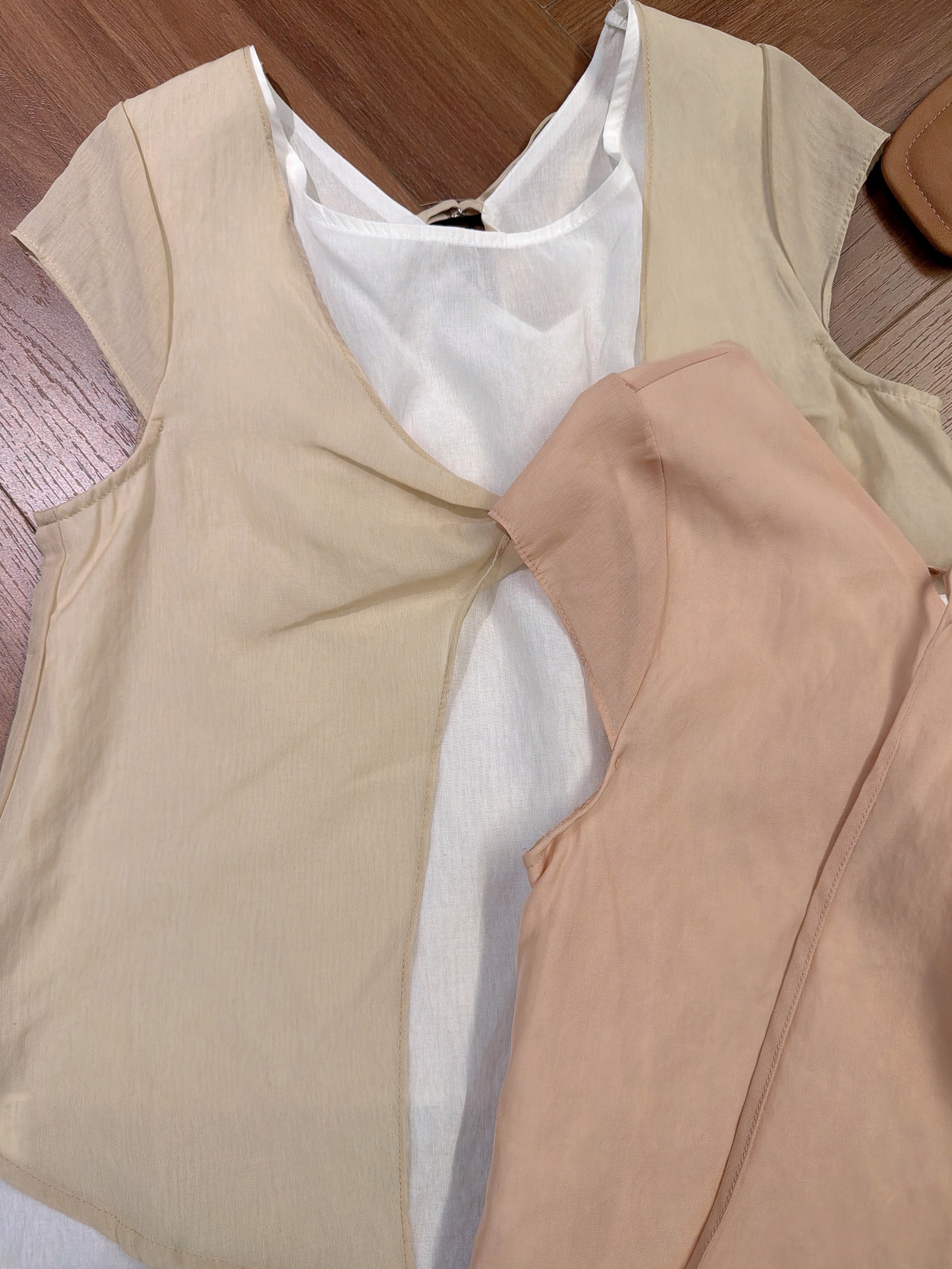 SMDT7250 ZELINA TWIST FRONT BLOUSE
