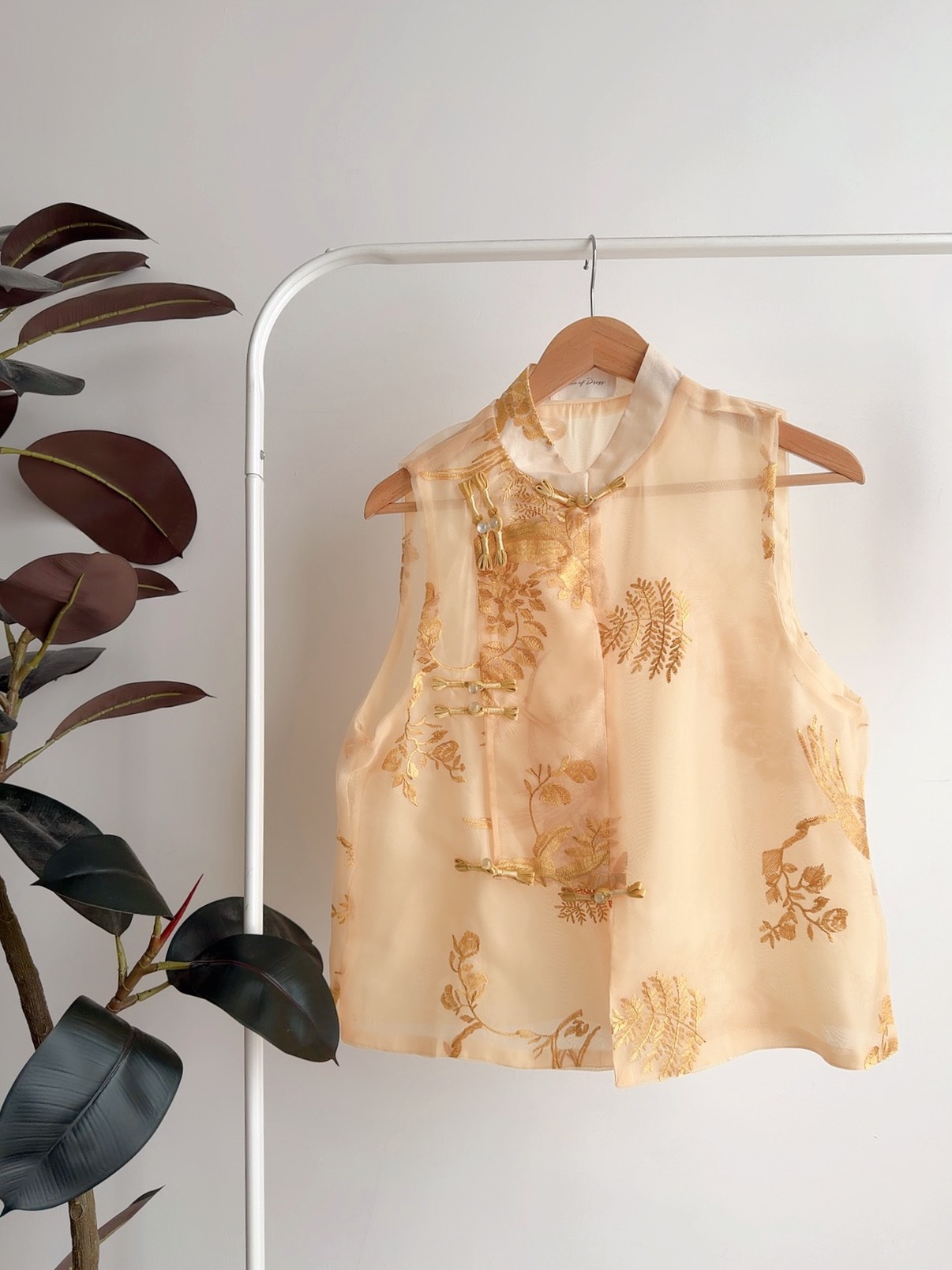 T72757 RUIJIN EMBROI SHEER VEST