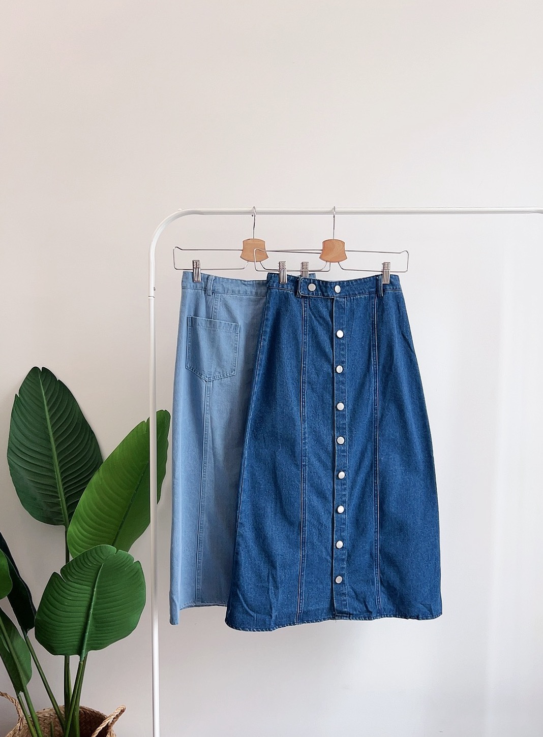 B70582 ALYA BUTTONS DENIM MIDI SKIRT