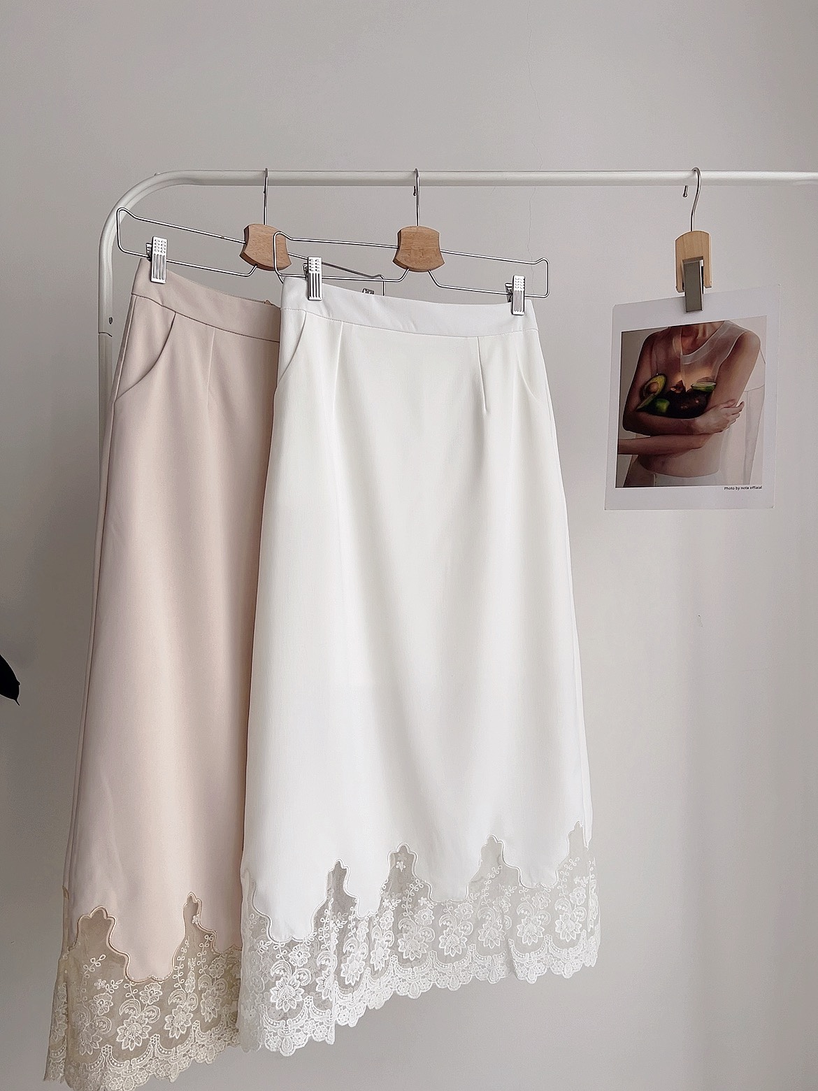 B72124 ELODIE FRENCH LACE TRIM MIDI SKIRT